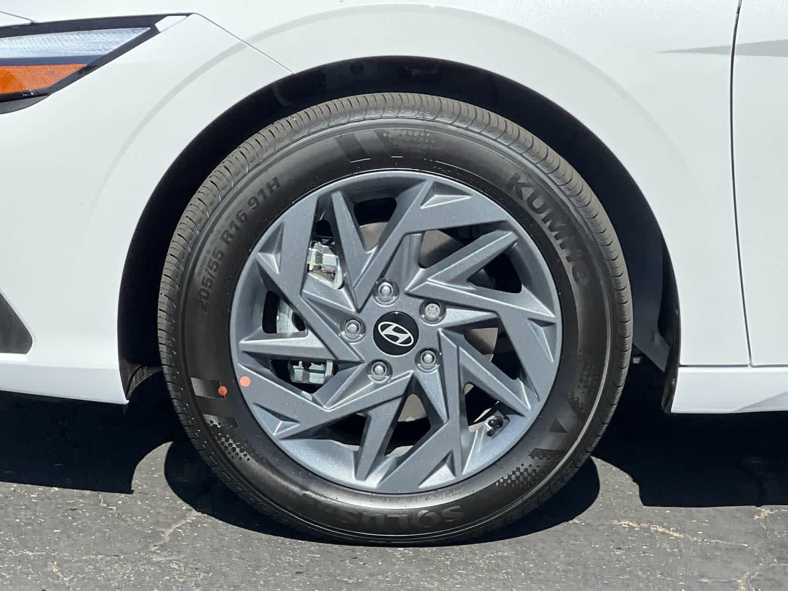 2025 Hyundai Elantra Blue - Photo 24