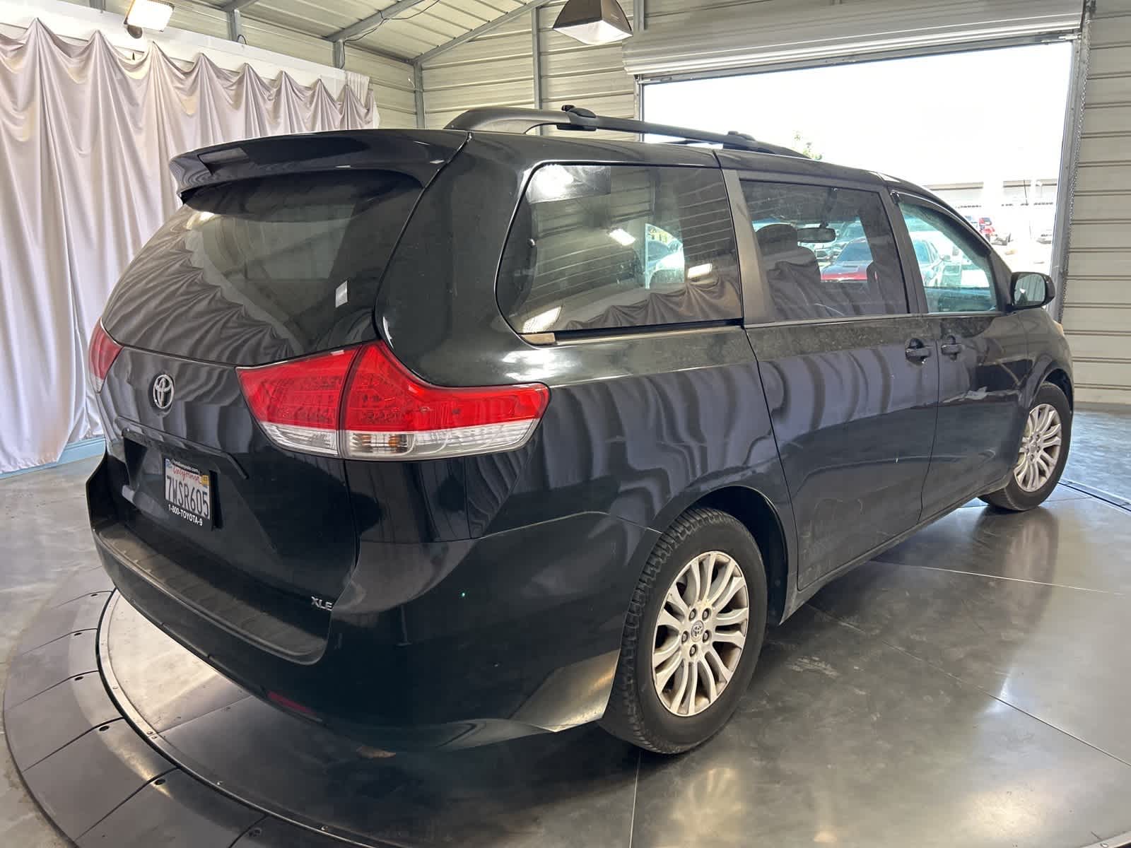 Thumbnail: 2014 Toyota Sienna - 8