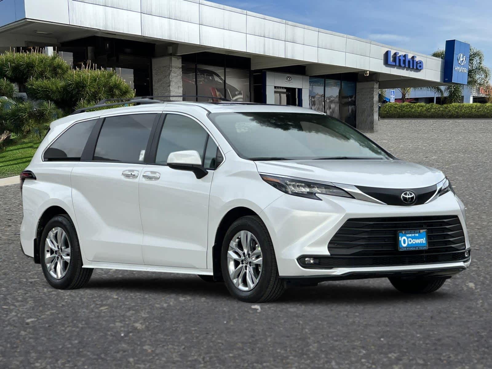 Thumbnail: 2026 Toyota Sienna - 10