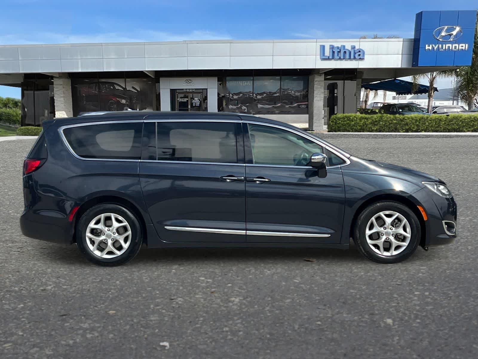 Thumbnail: 2020 Chrysler Pacifica - 9