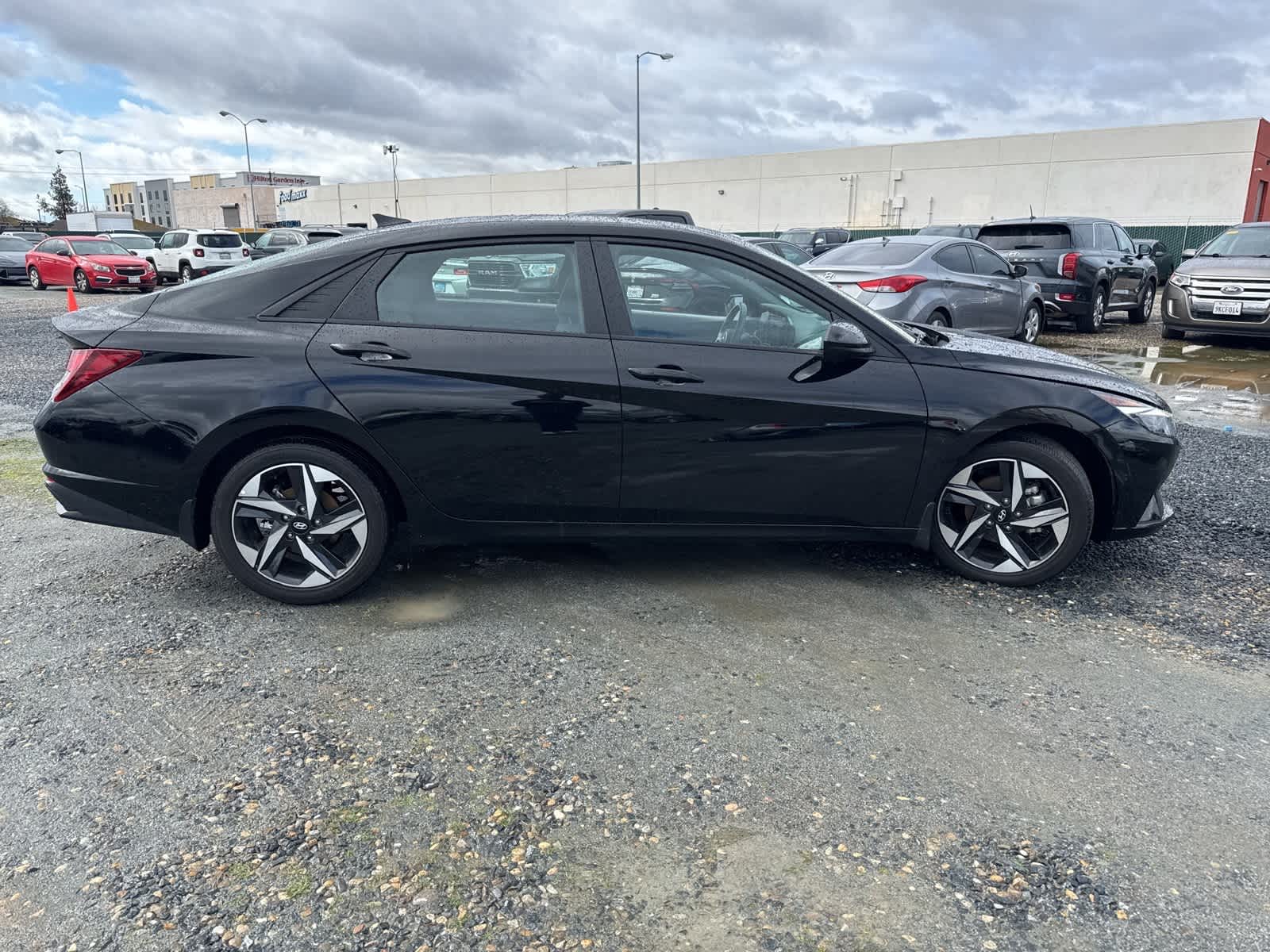 Thumbnail: 2023 Hyundai Elantra - 4