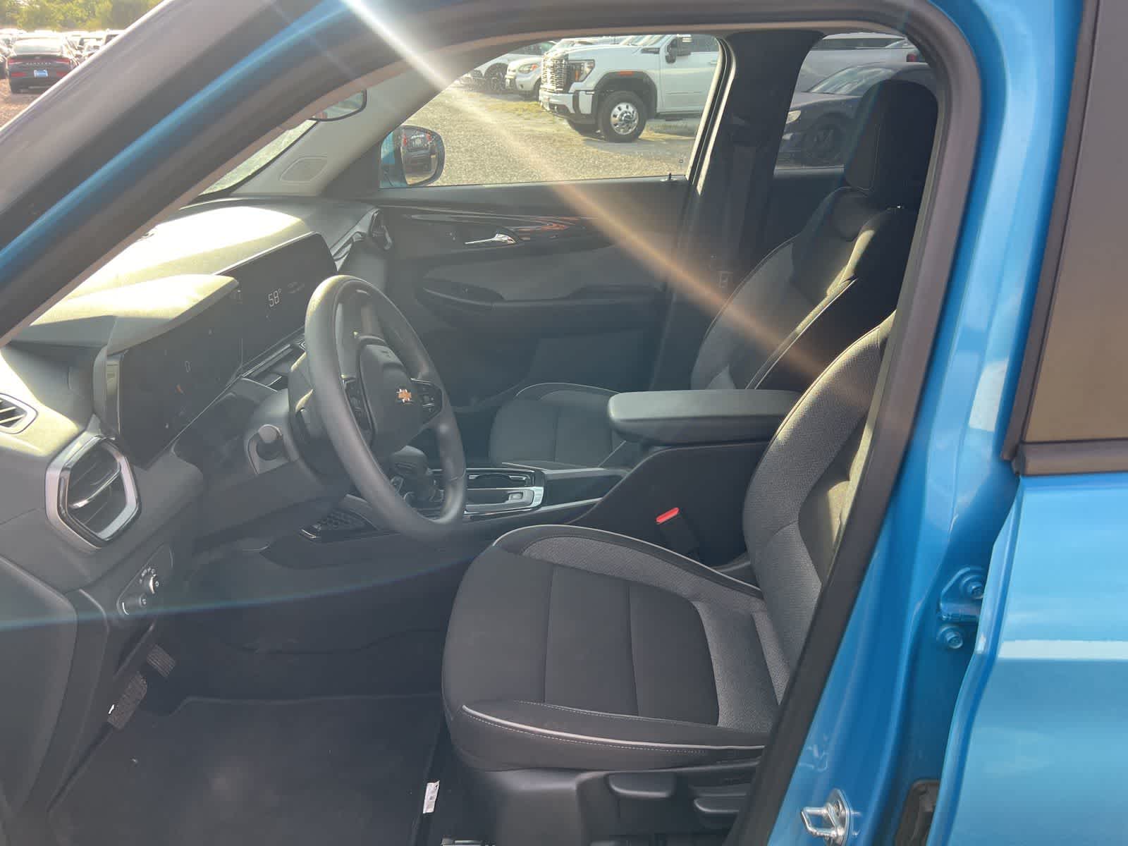 Thumbnail: 2025 Chevrolet TrailBlazer - 16