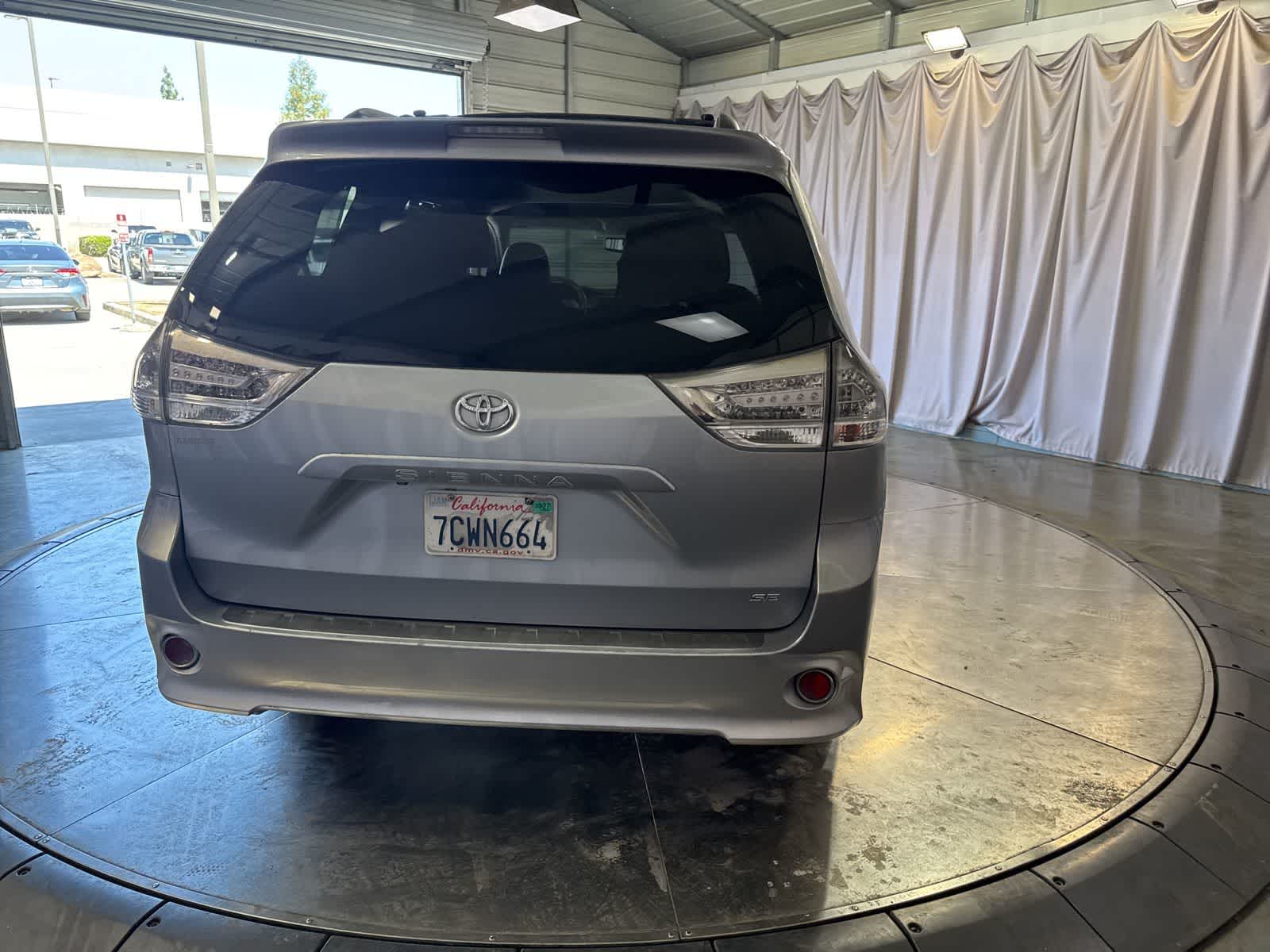 Thumbnail: 2014 Toyota Sienna - 6