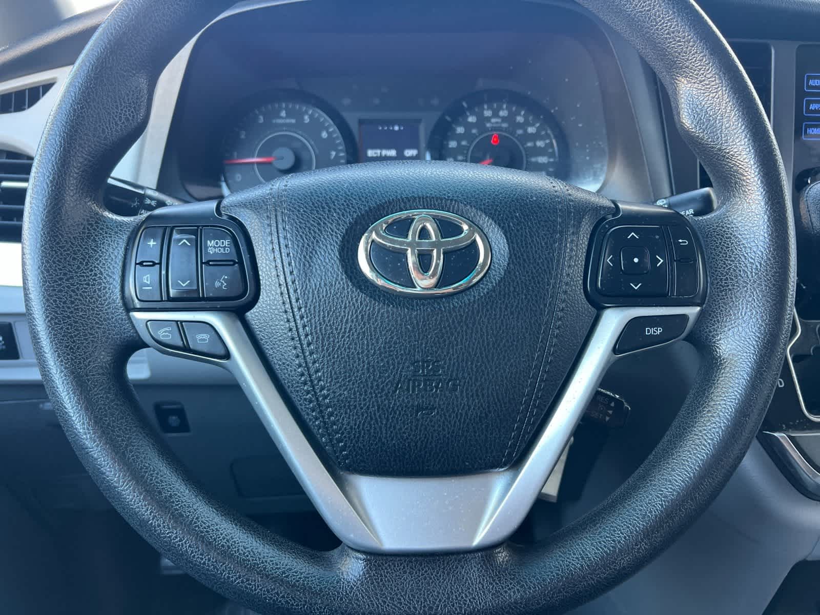 Thumbnail: 2017 Toyota Sienna - 24