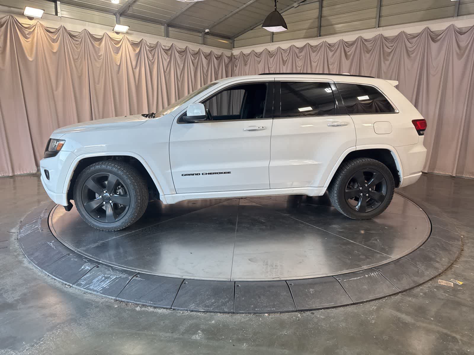 Thumbnail: 2015 Jeep Grand Cherokee - 8