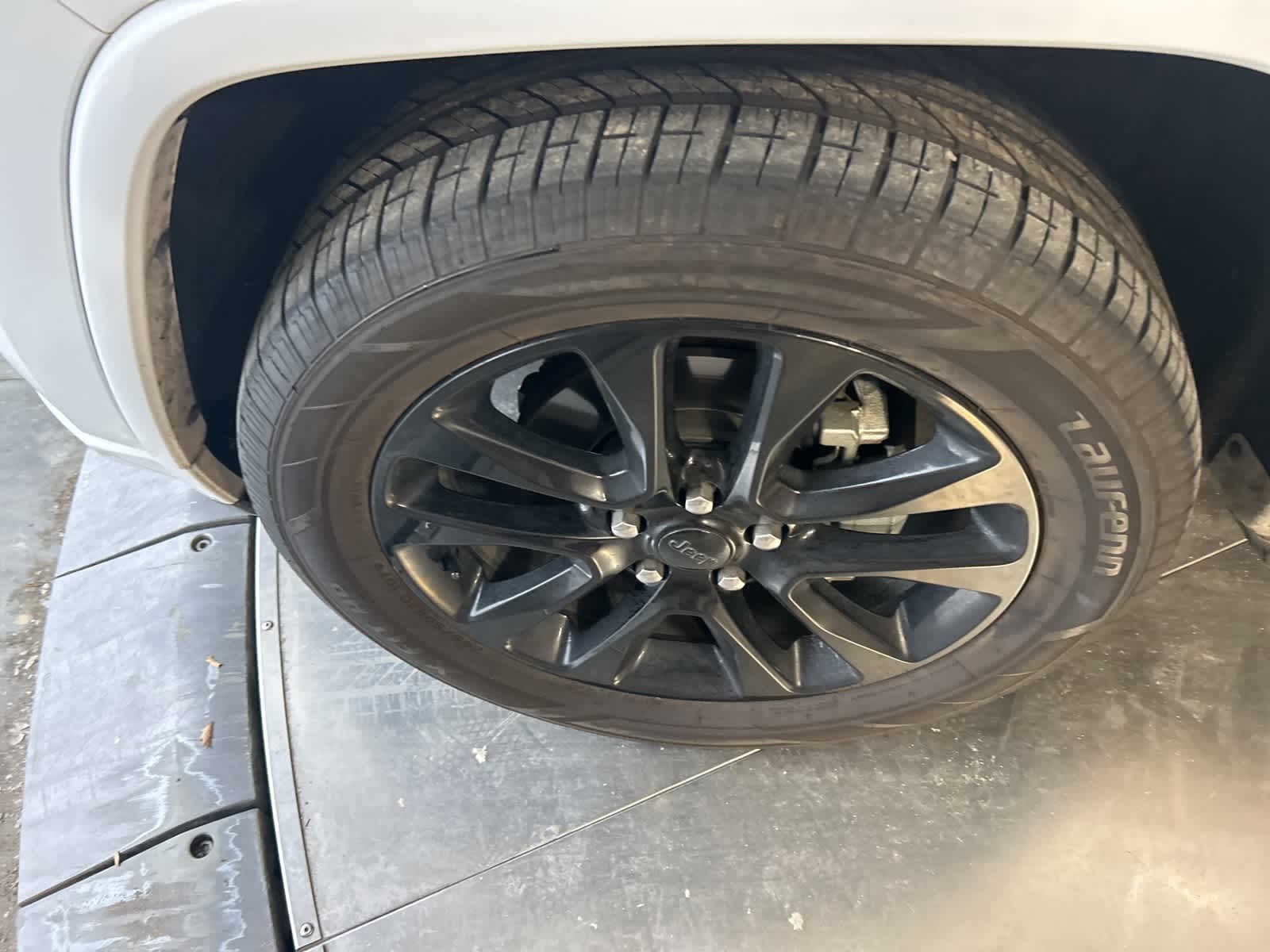 Thumbnail: 2019 Jeep Grand Cherokee - 17