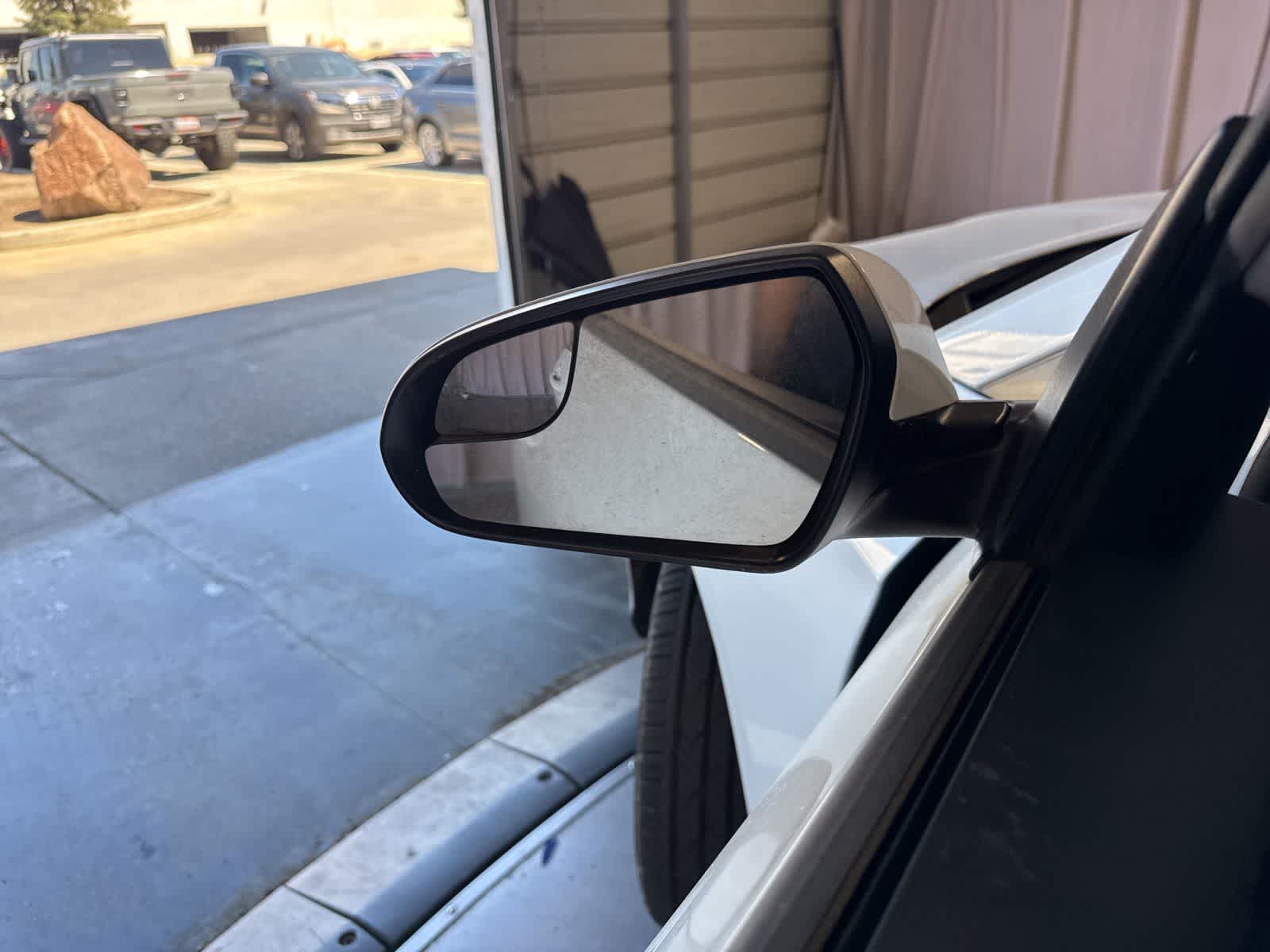 Thumbnail: 2019 Hyundai Veloster - 16