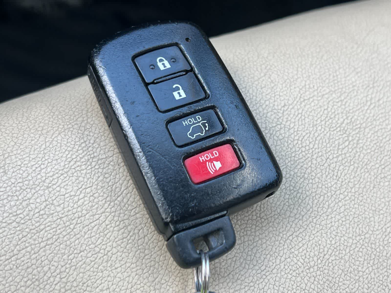 Thumbnail: 2014 Toyota Highlander - 30