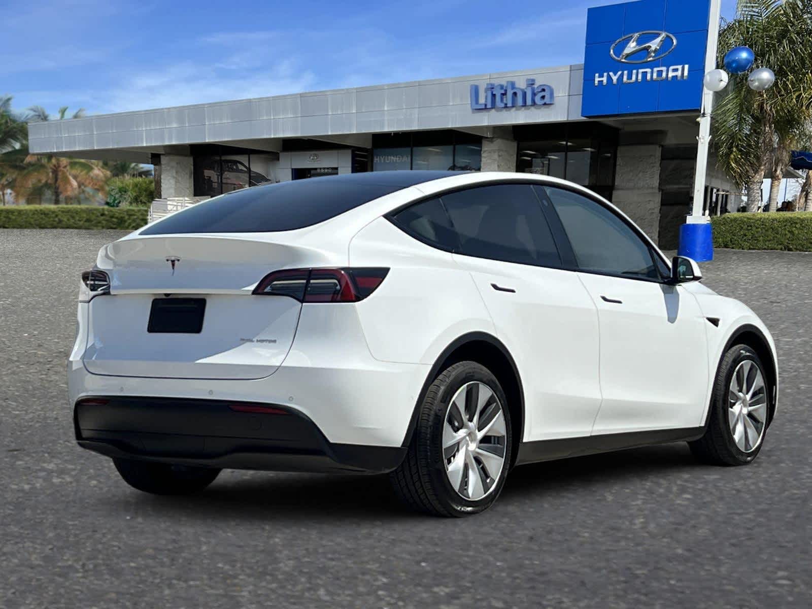 Used 2022 Tesla Model Y Long Range with VIN 7SAYGDEE3NF322041 for sale in Fresno, CA
