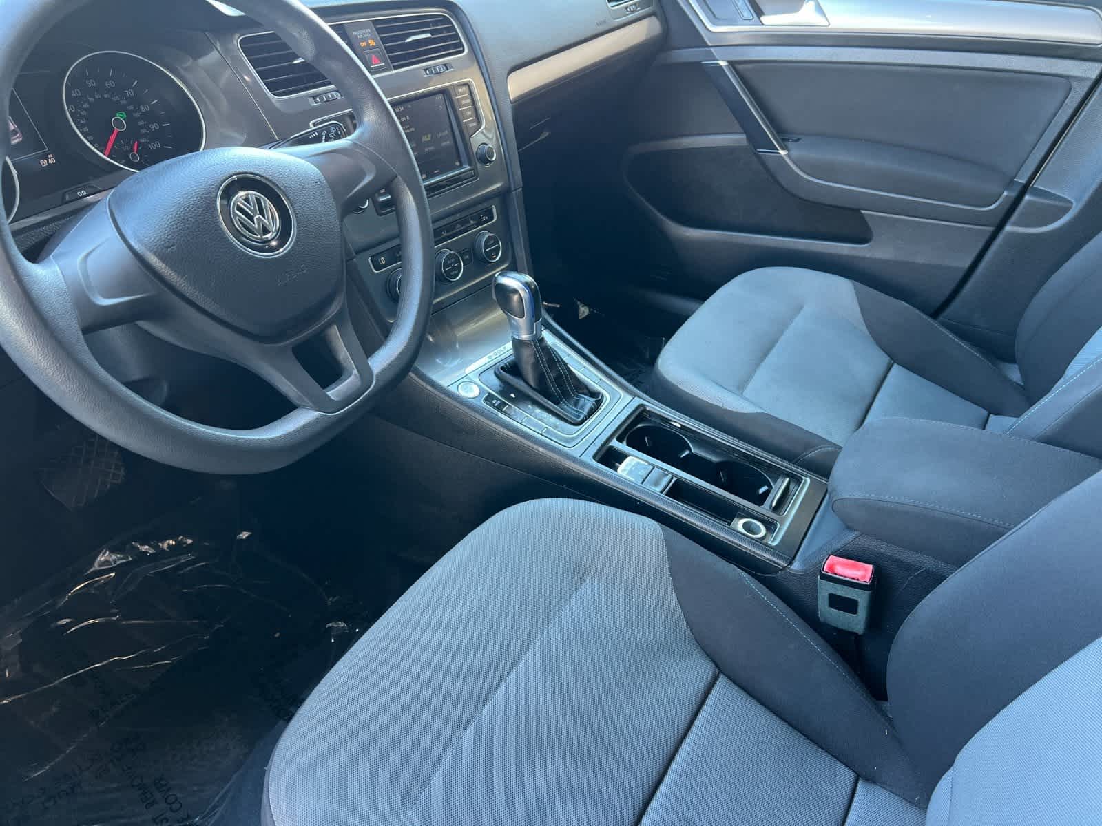 Thumbnail: 2016 Volkswagen e-Golf - 11