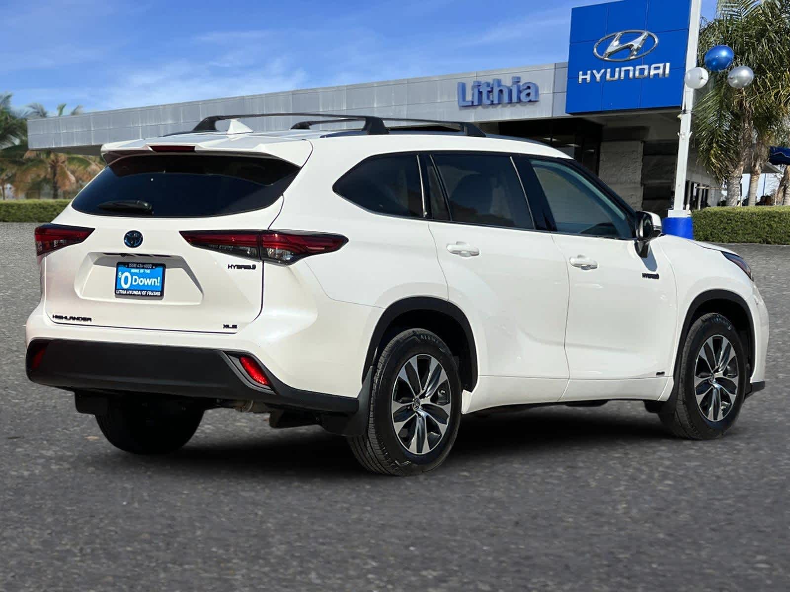 2021 Toyota Highlander Hybrid XLE photo 2