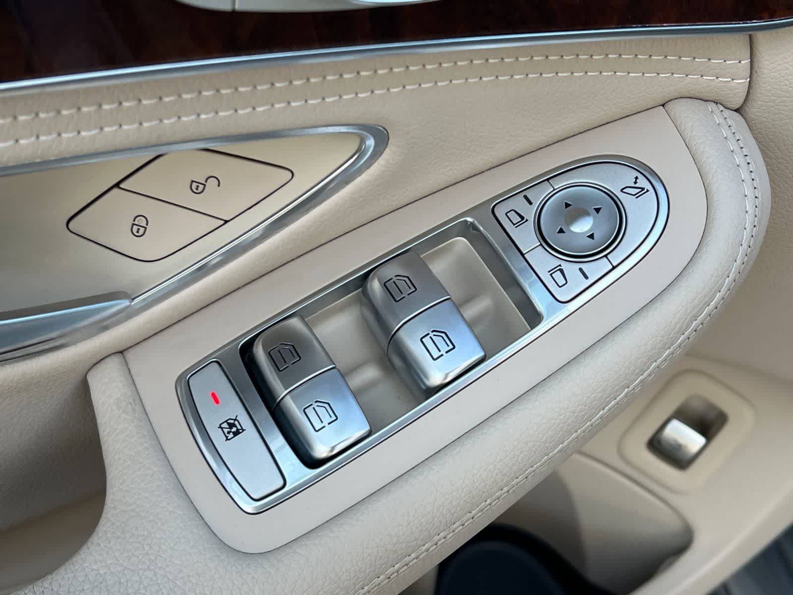 Thumbnail: 2015 Mercedes-Benz C-Class - 14