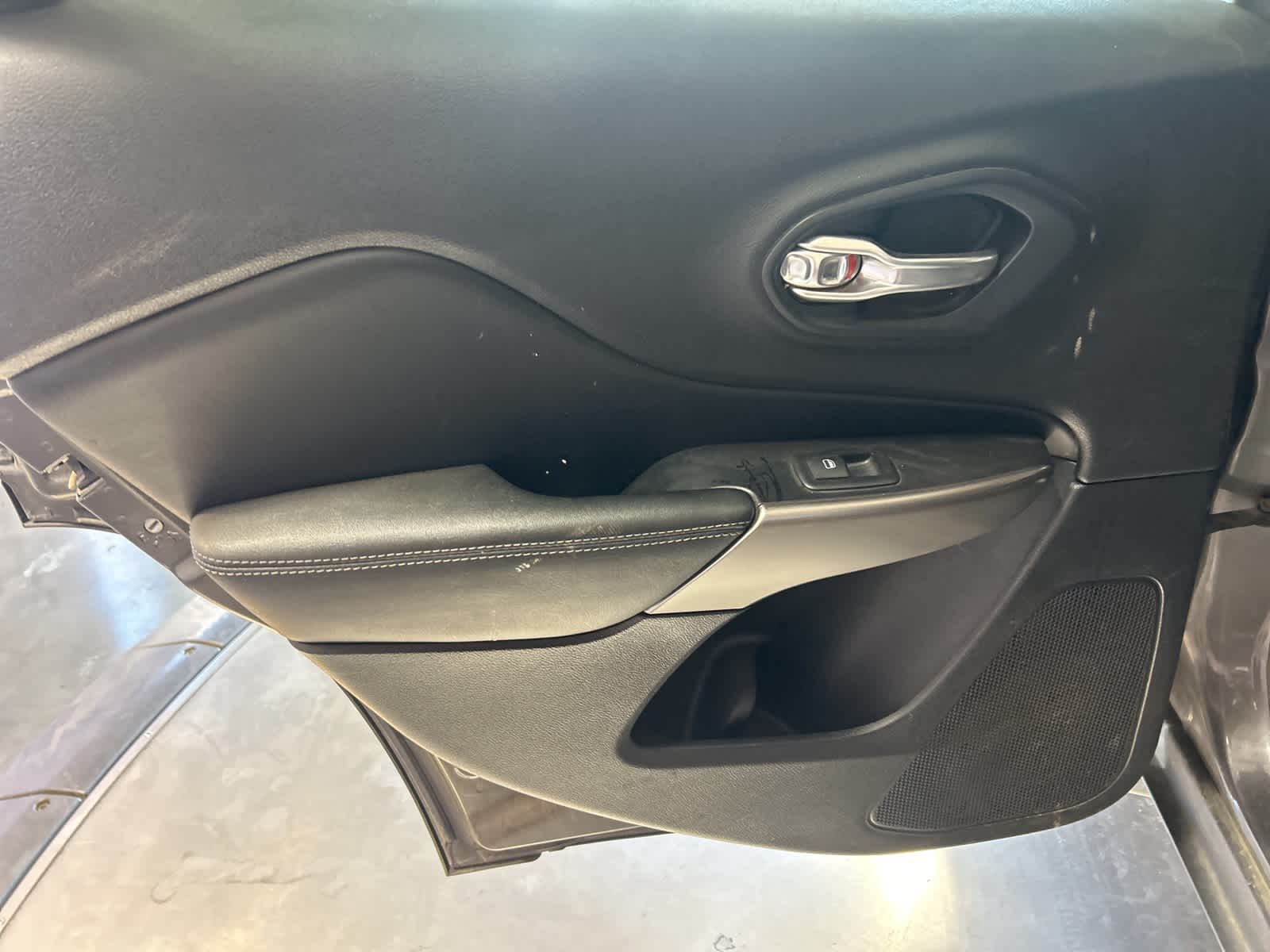 Thumbnail: 2020 Jeep Cherokee - 18