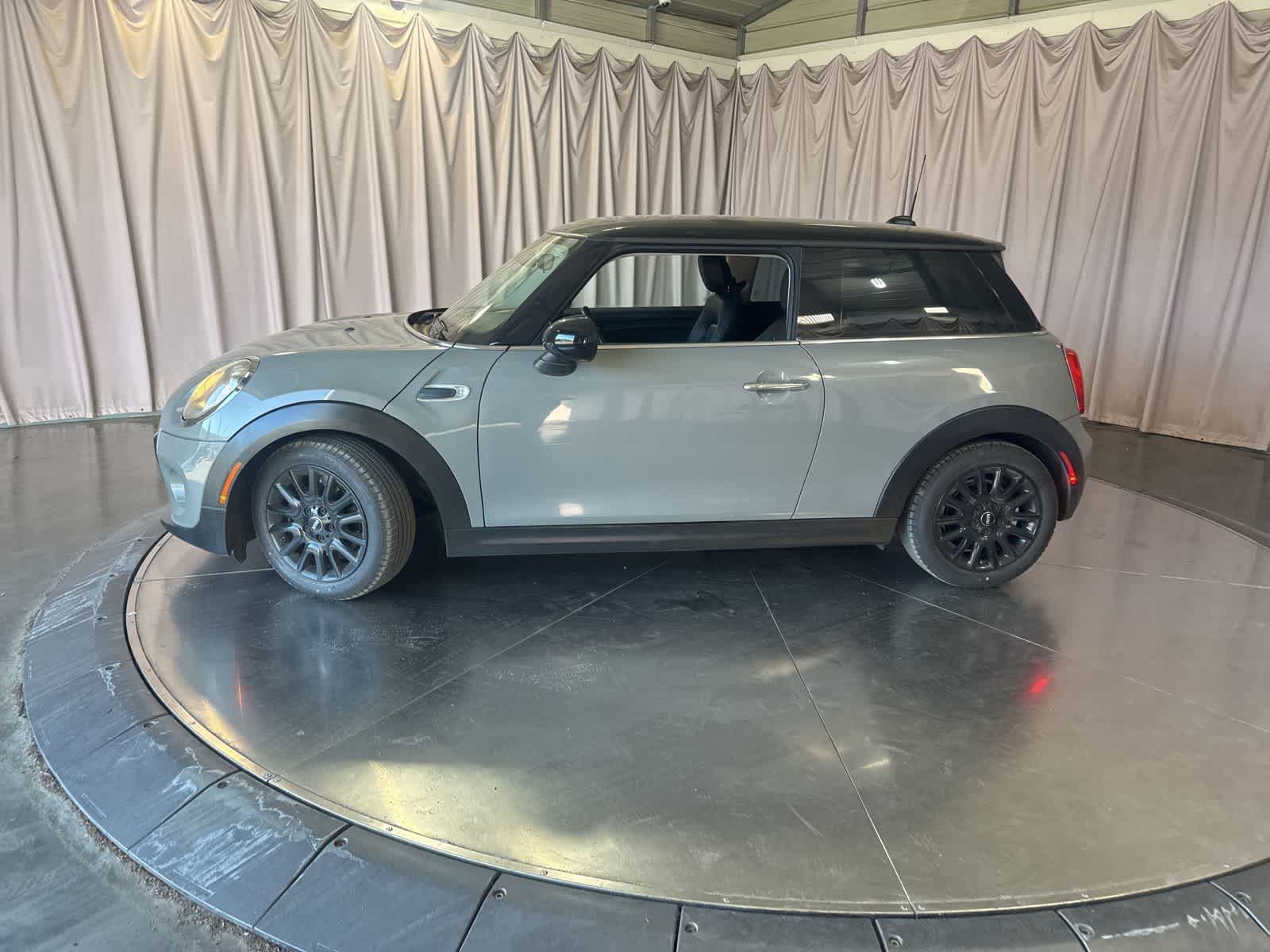 Thumbnail: 2016 MINI Cooper Hardtop - 6