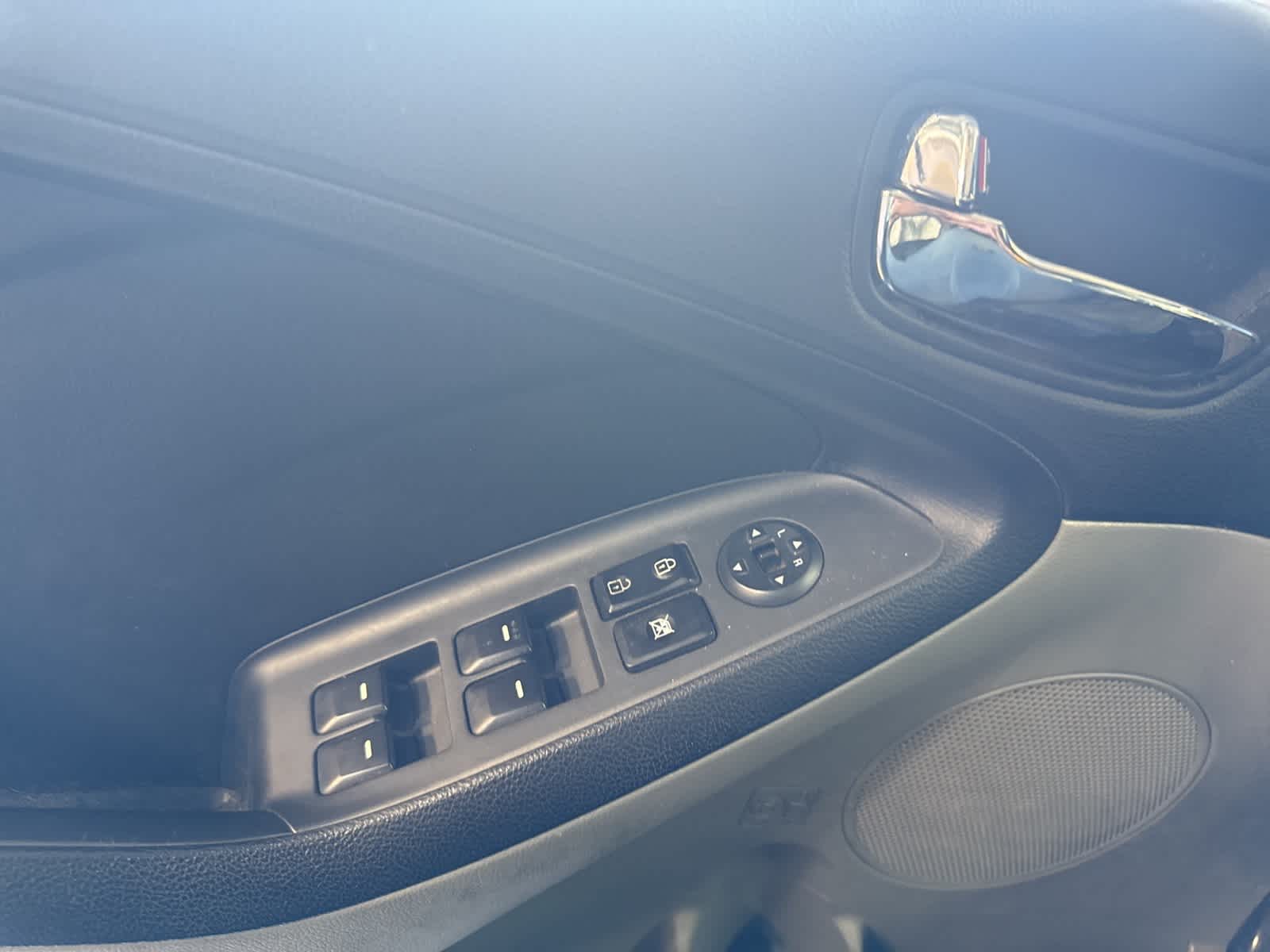 Thumbnail: 2015 Kia Forte - 17