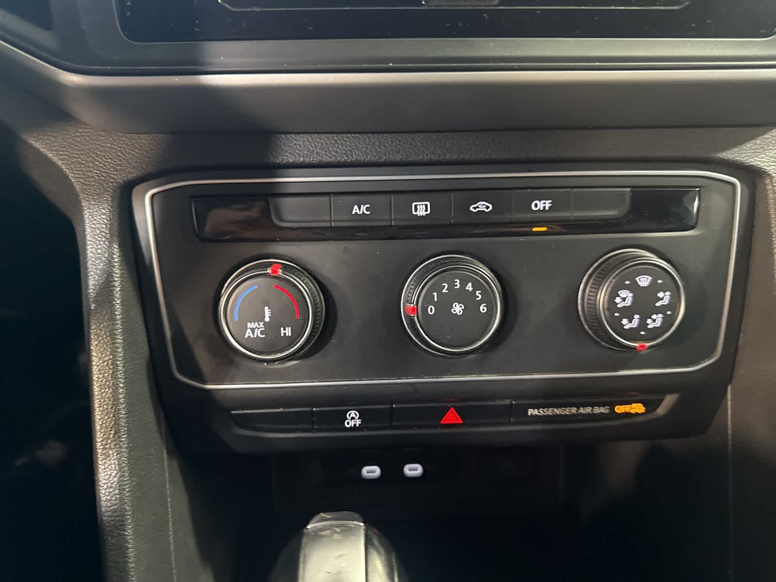 Thumbnail: 2021 Volkswagen Atlas - 22