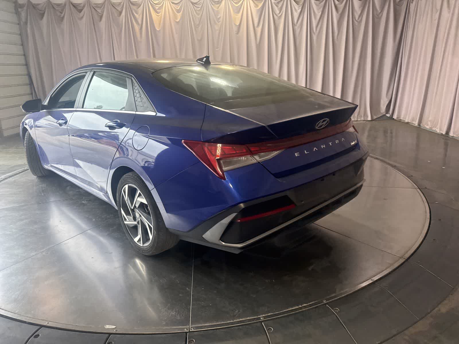 2024 Hyundai Elantra Limited photo 6