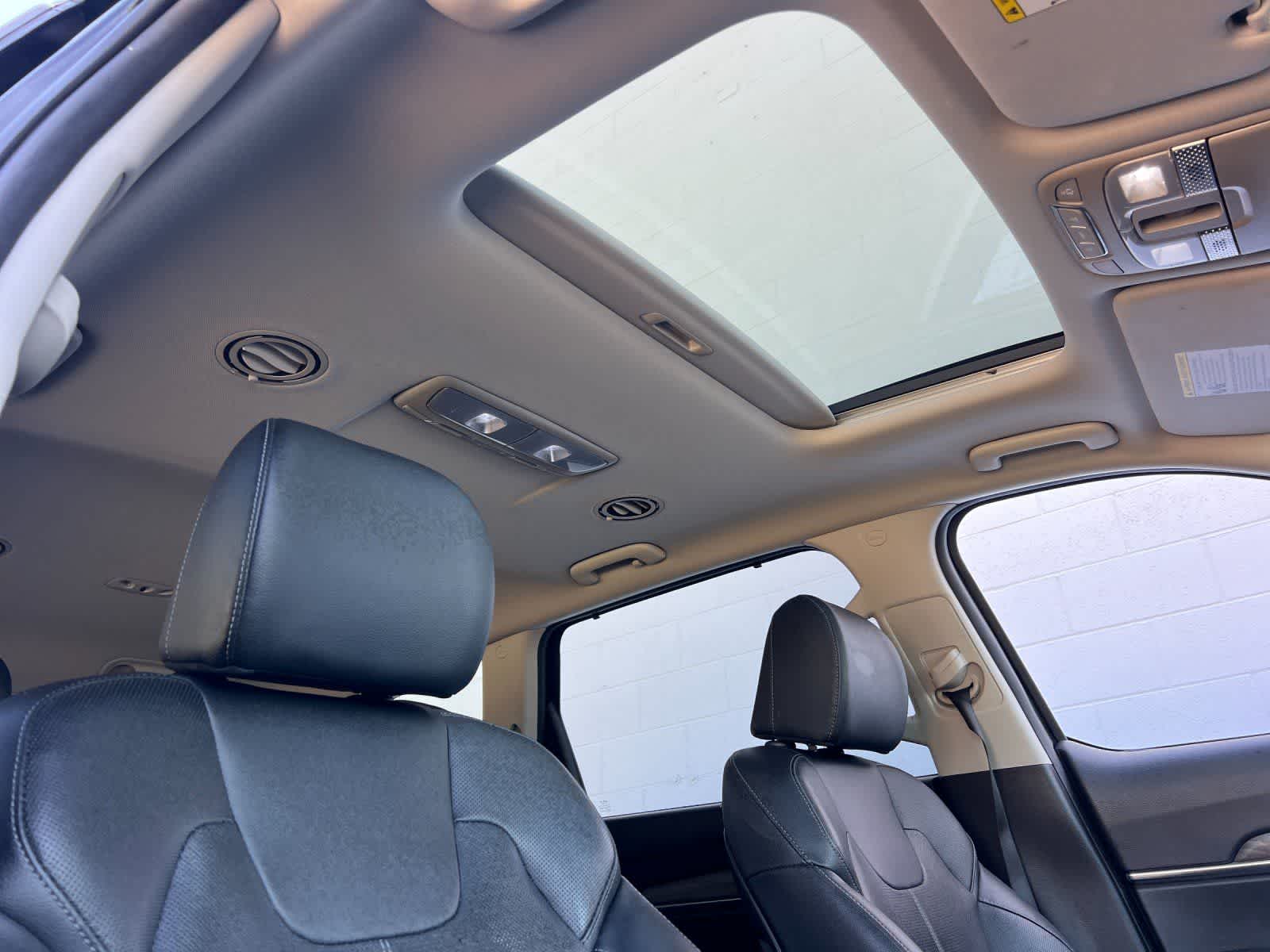 Thumbnail: 2022 Kia Telluride - 18