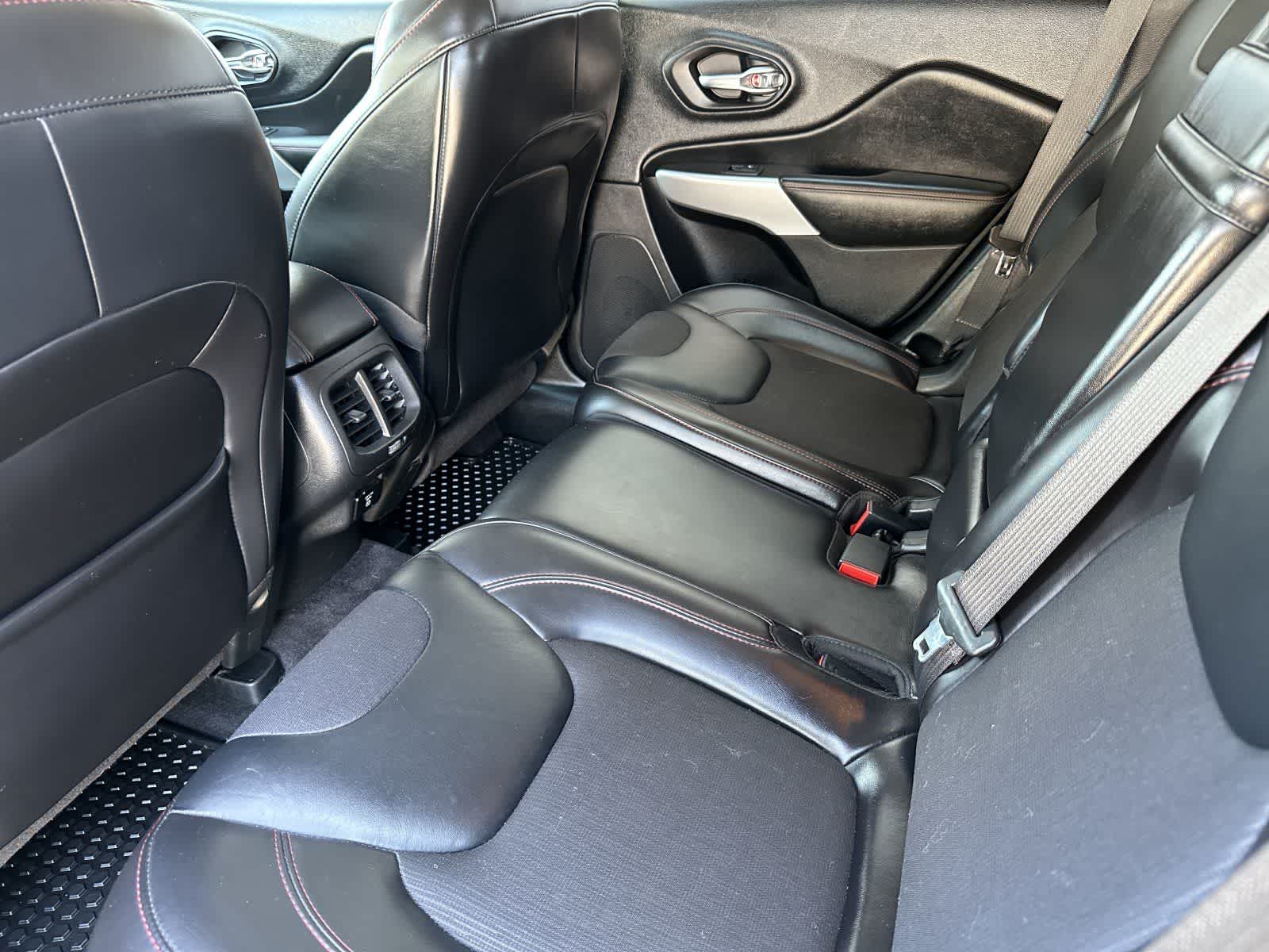 Thumbnail: 2017 Jeep Cherokee - 5