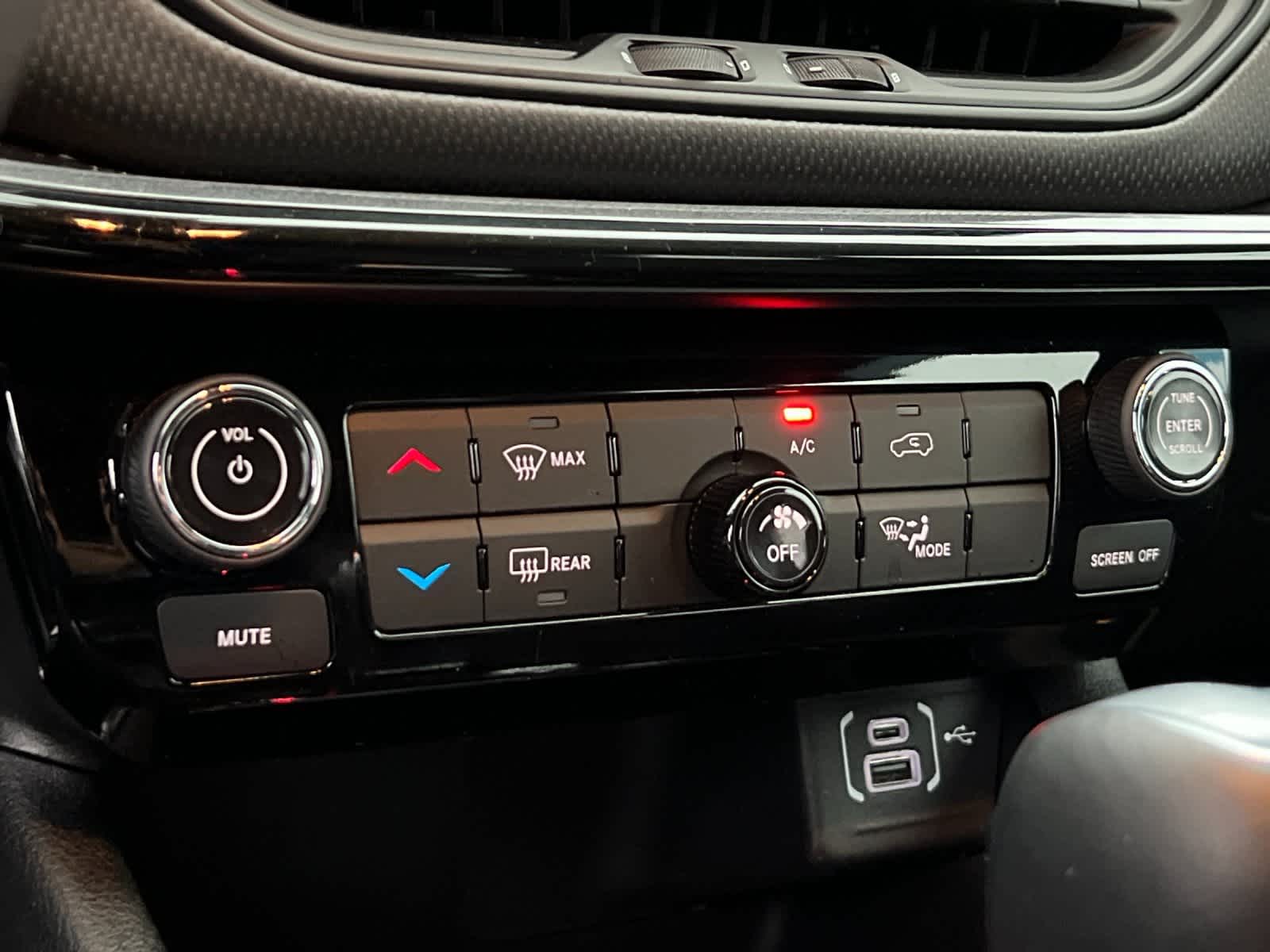 Thumbnail: 2023 Jeep Compass - 20