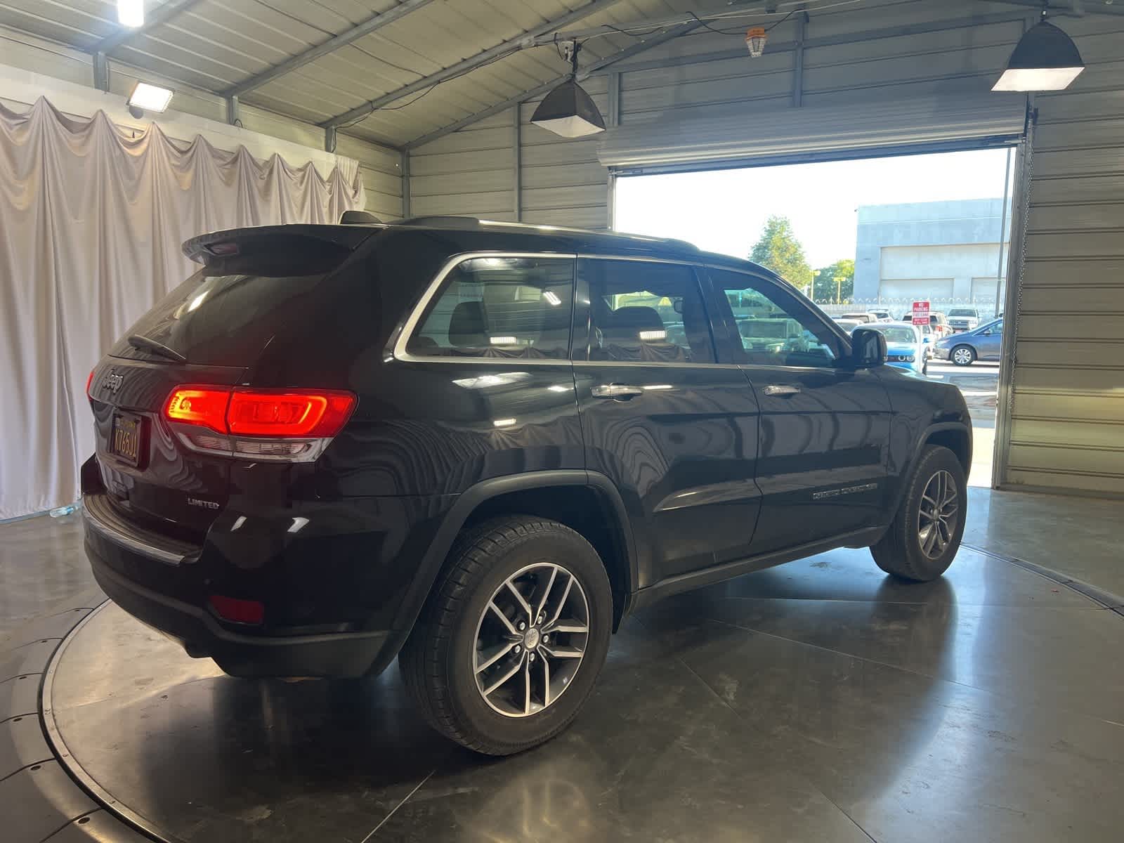 Thumbnail: 2017 Jeep Grand Cherokee - 7