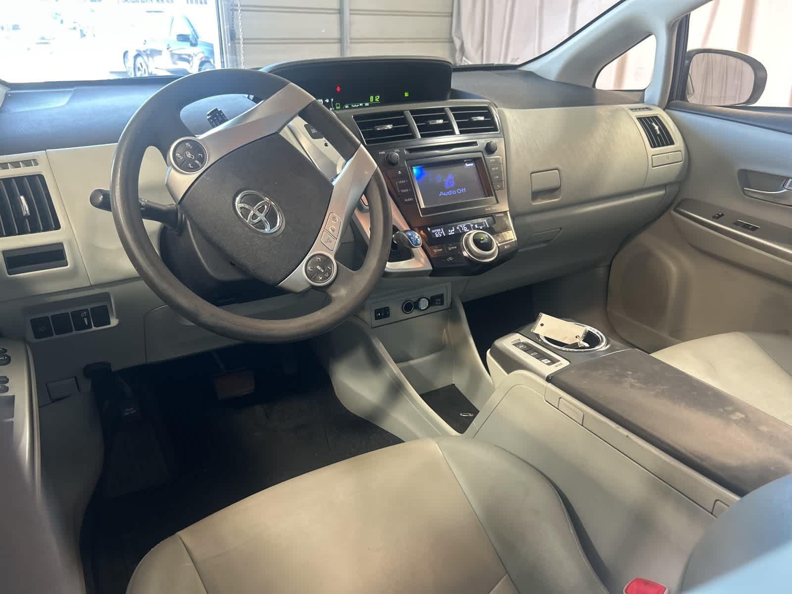 Thumbnail: 2012 Toyota Prius v - 21