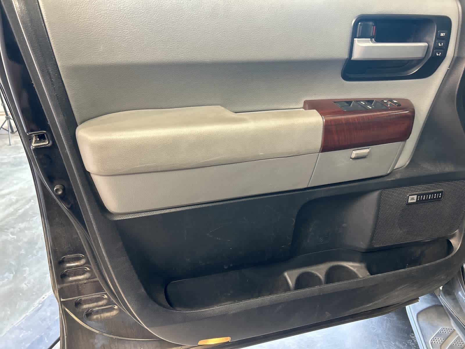2011 Toyota Sequoia Platinum 22