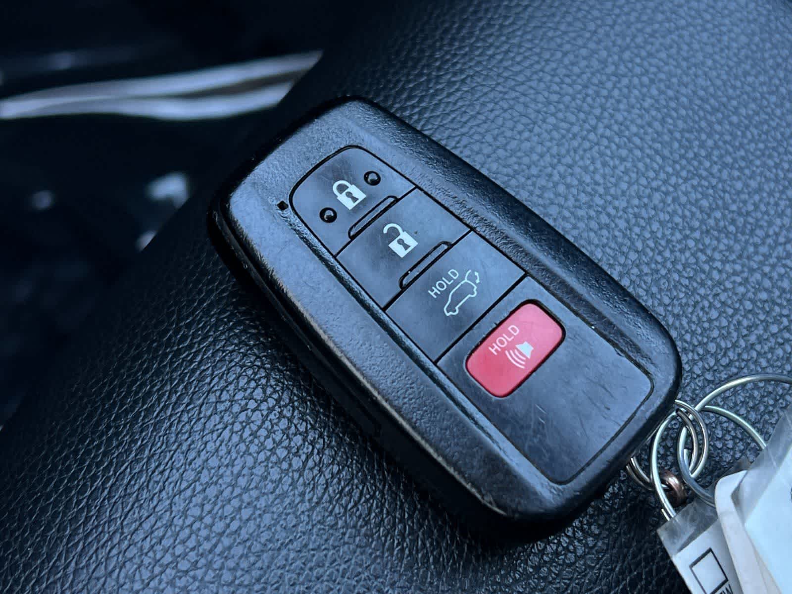 Thumbnail: 2021 Toyota Highlander - 31