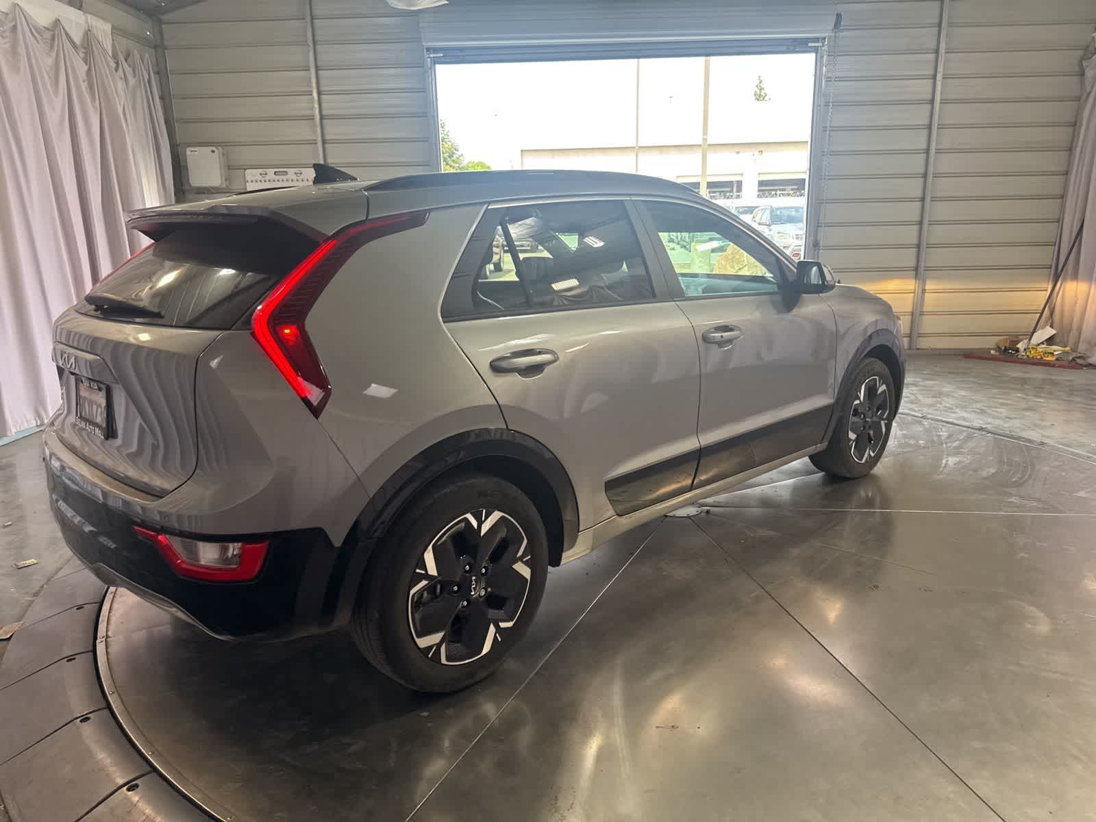 Thumbnail: 2023 Kia Niro - 5
