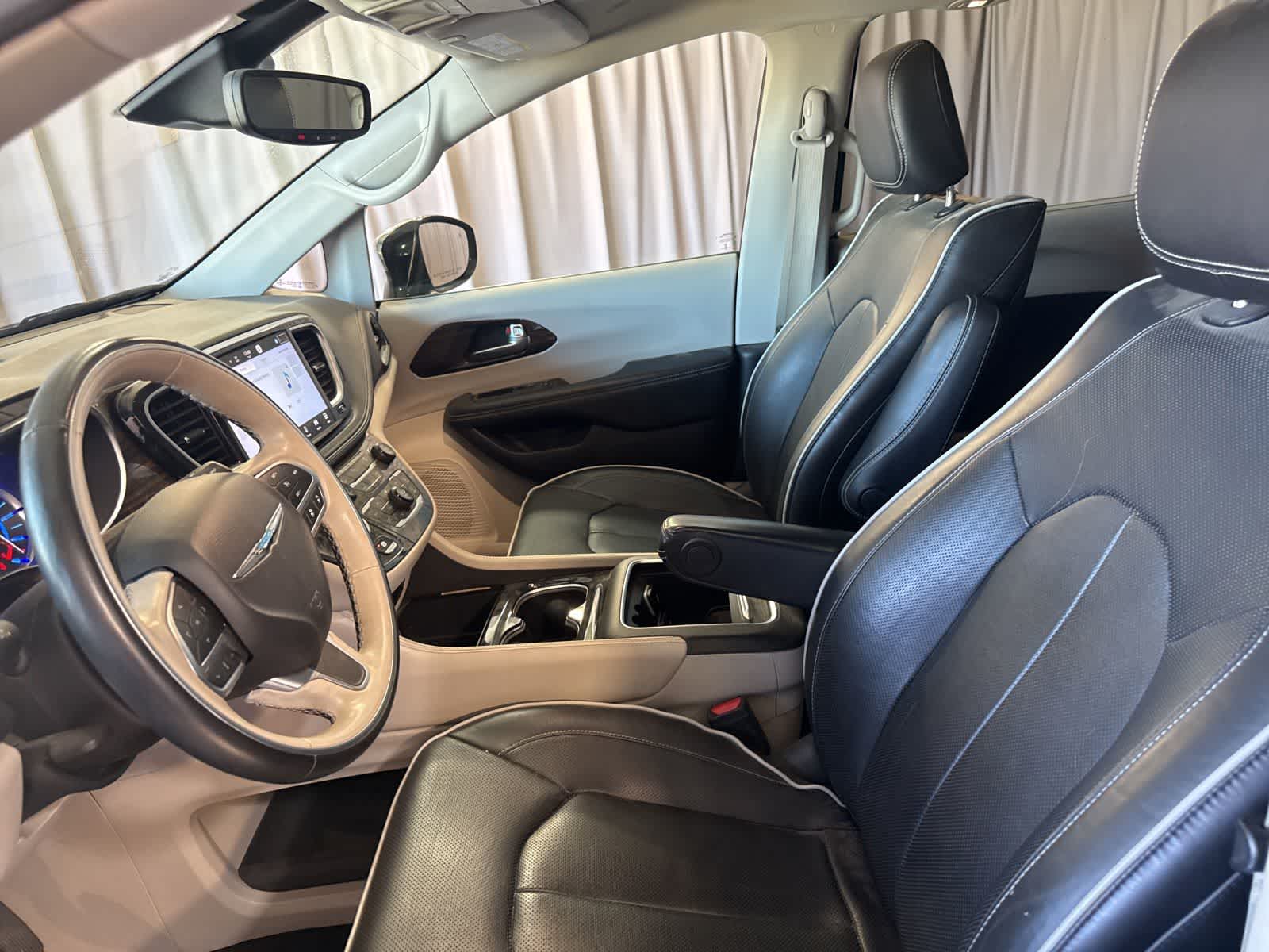 Thumbnail: 2021 Chrysler Pacifica - 16