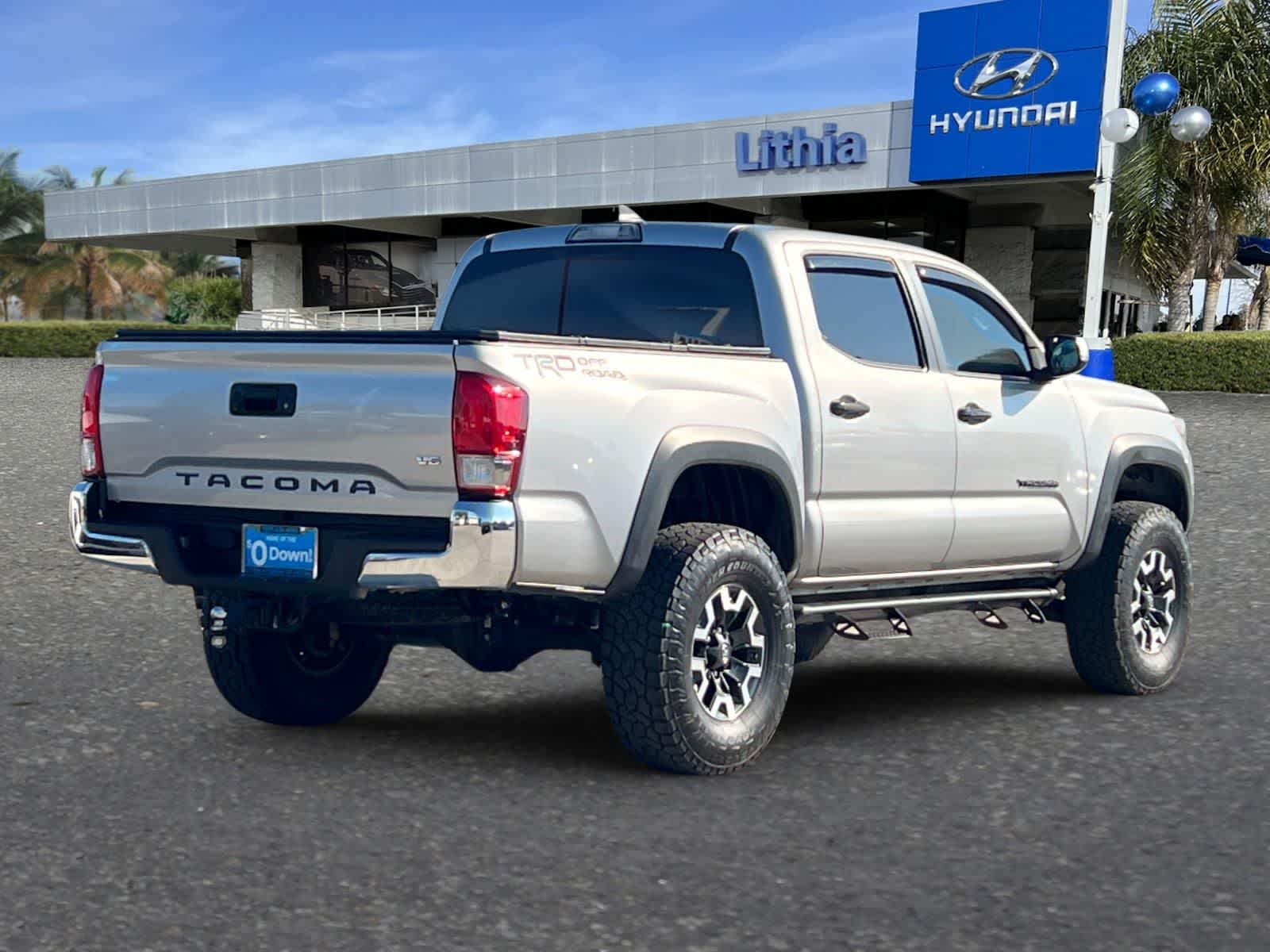 2017 Toyota Tacoma TRD Off Road V6 photo 2