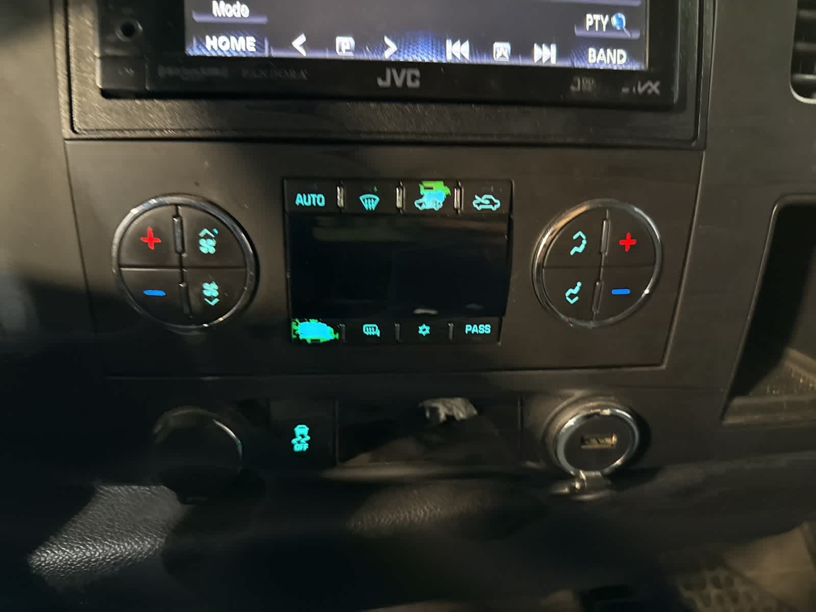 Thumbnail: 2013 Chevrolet Silverado 1500 - 24