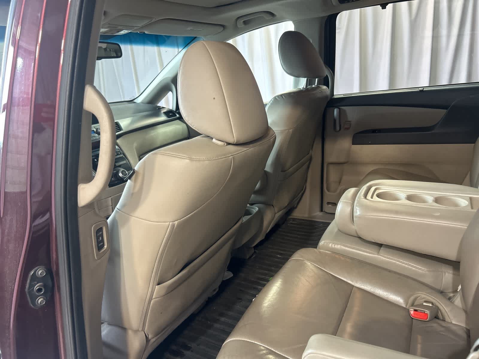 Thumbnail: 2012 Honda Odyssey - 17