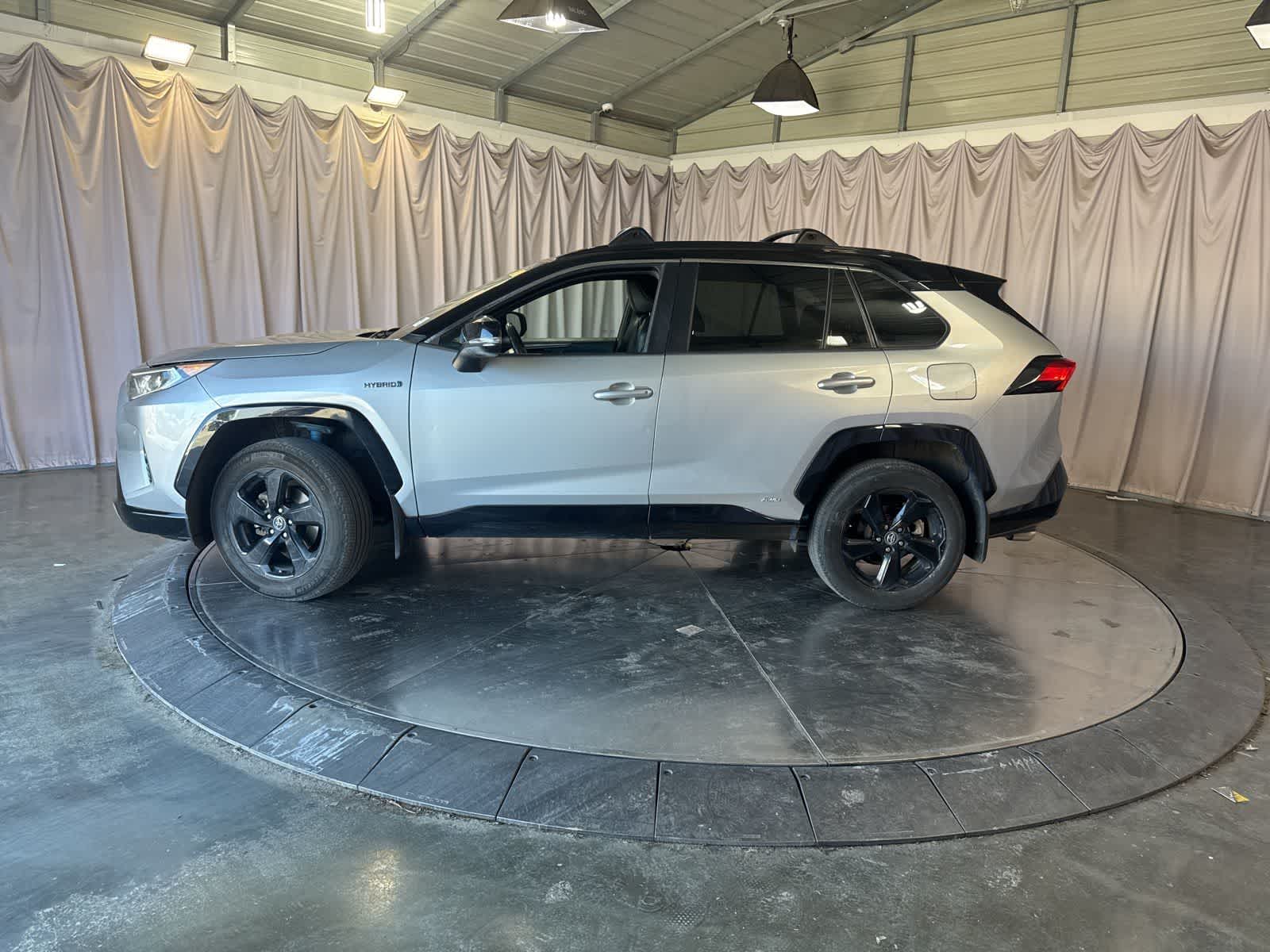 Thumbnail: 2021 Toyota RAV4 - 8