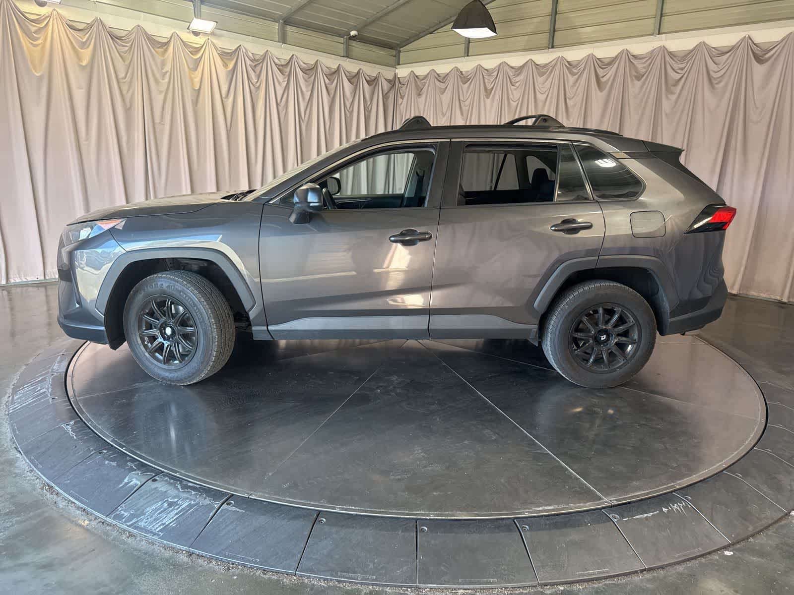 Thumbnail: 2021 Toyota RAV4 - 6