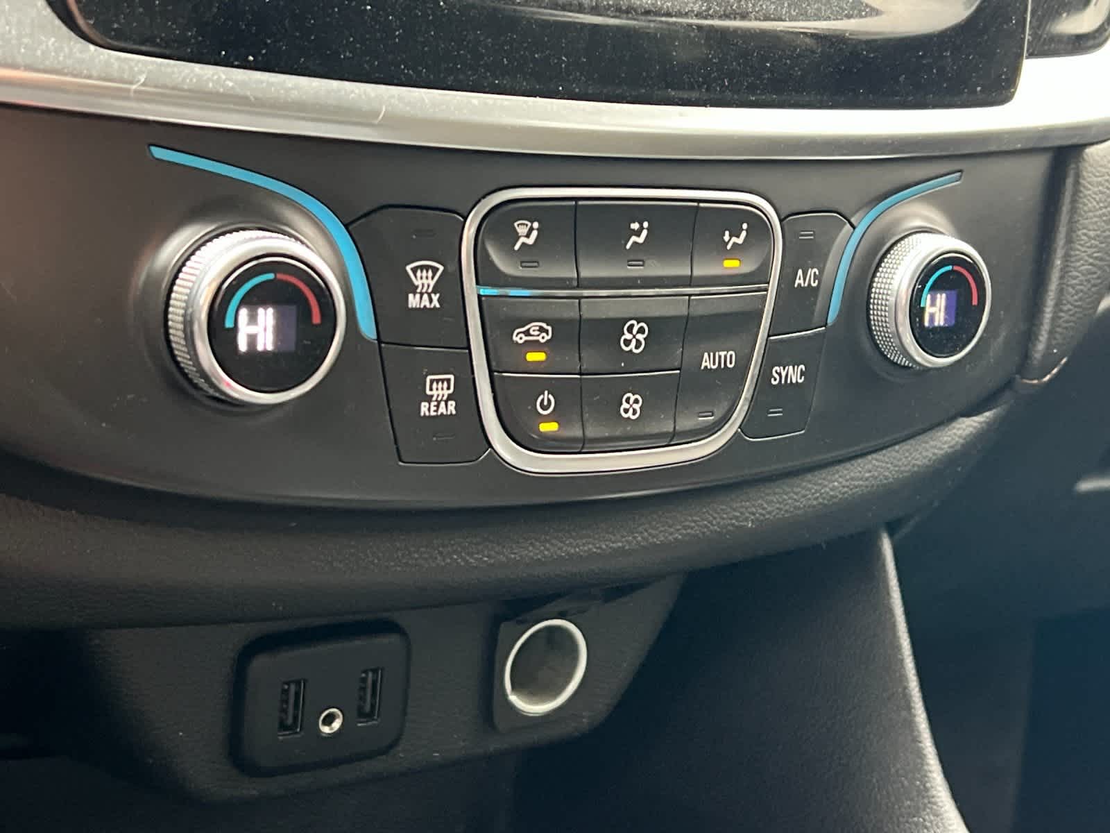 Thumbnail: 2021 Chevrolet Traverse - 21