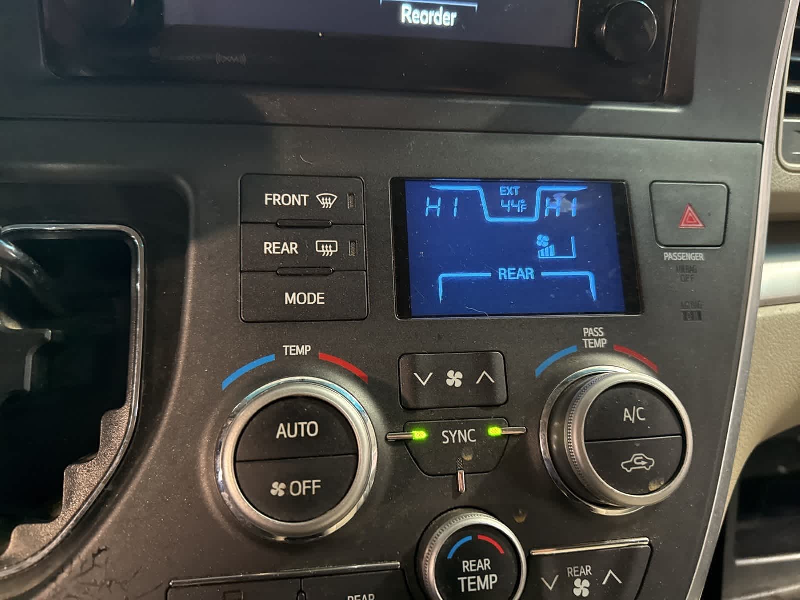 Thumbnail: 2017 Toyota Sienna - 22