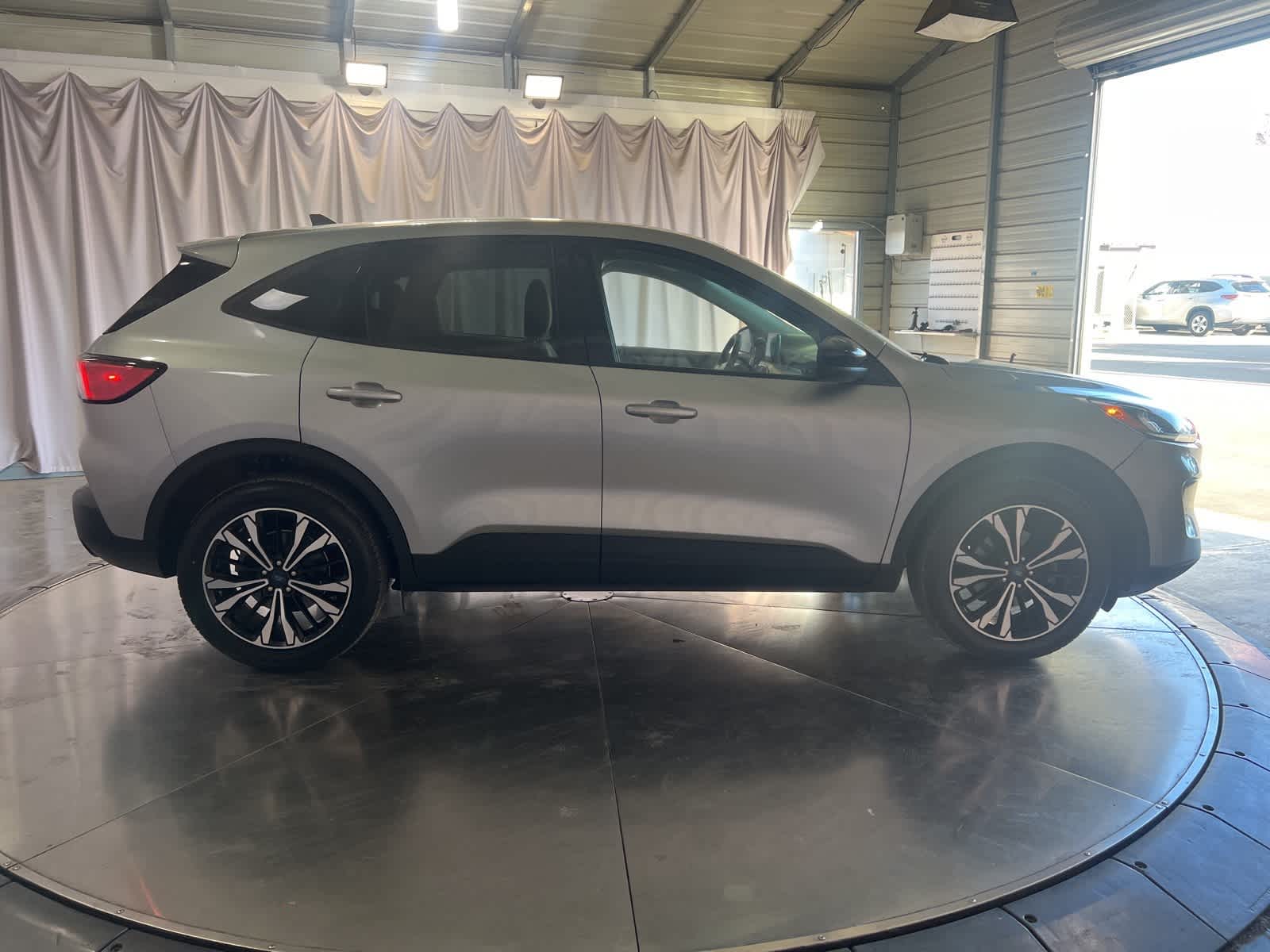 Thumbnail: 2022 Ford Escape - 8