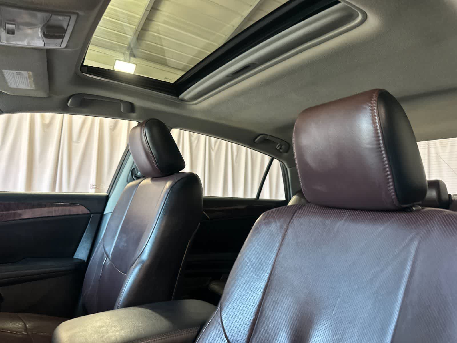 Thumbnail: 2011 Toyota Avalon - 17