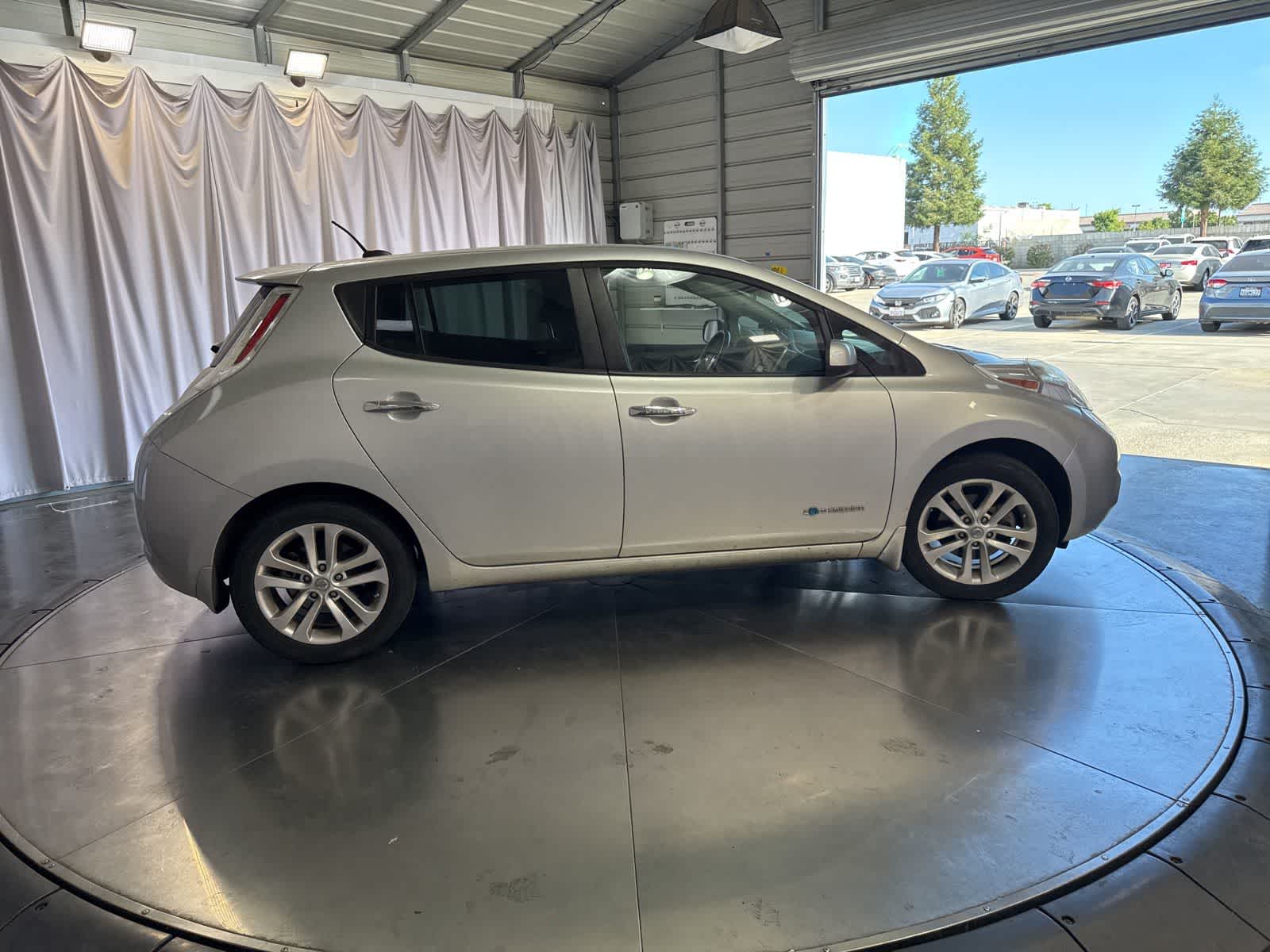 Thumbnail: 2015 Nissan Leaf - 3