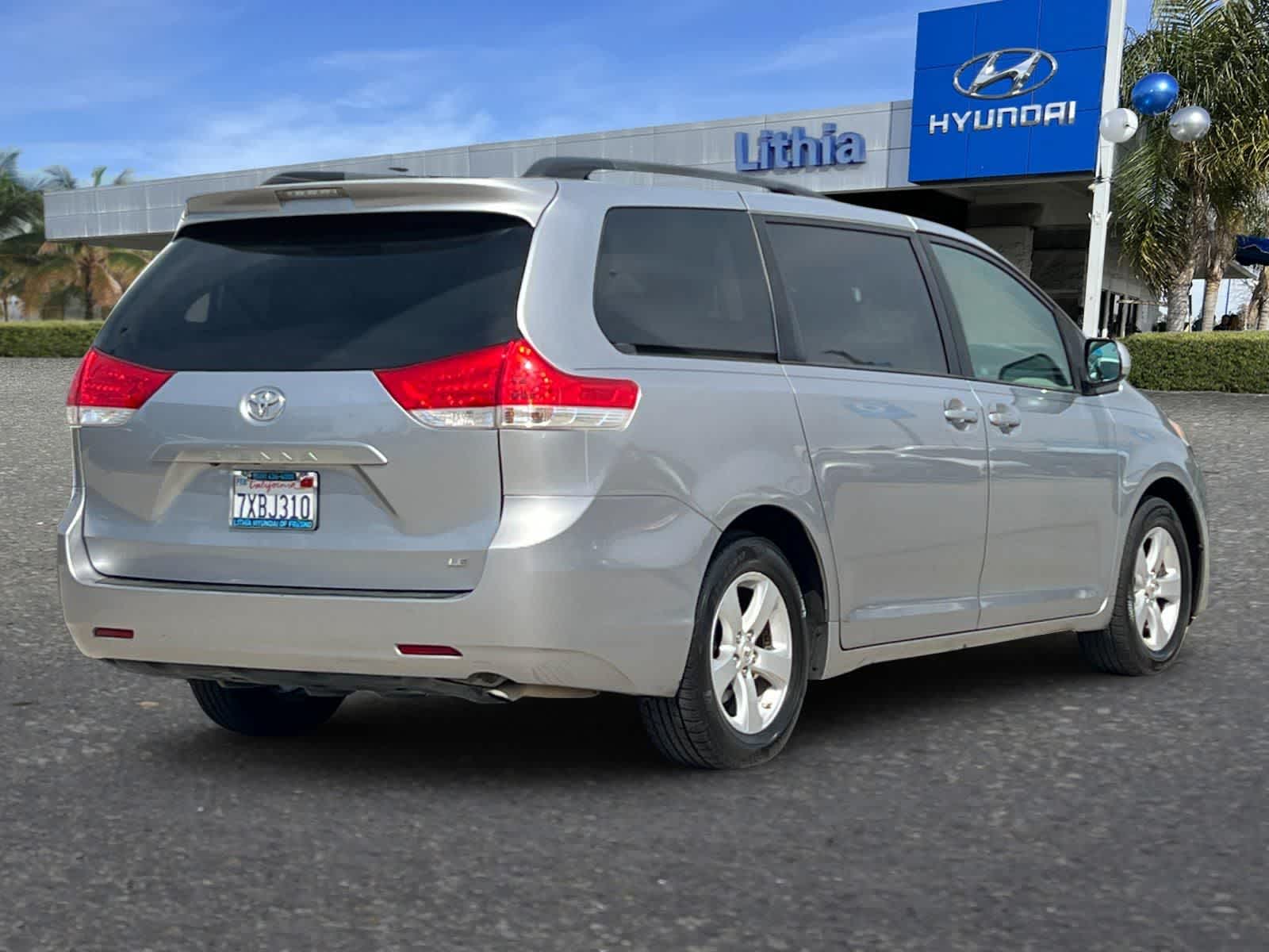 Thumbnail: 2012 Toyota Sienna - 3
