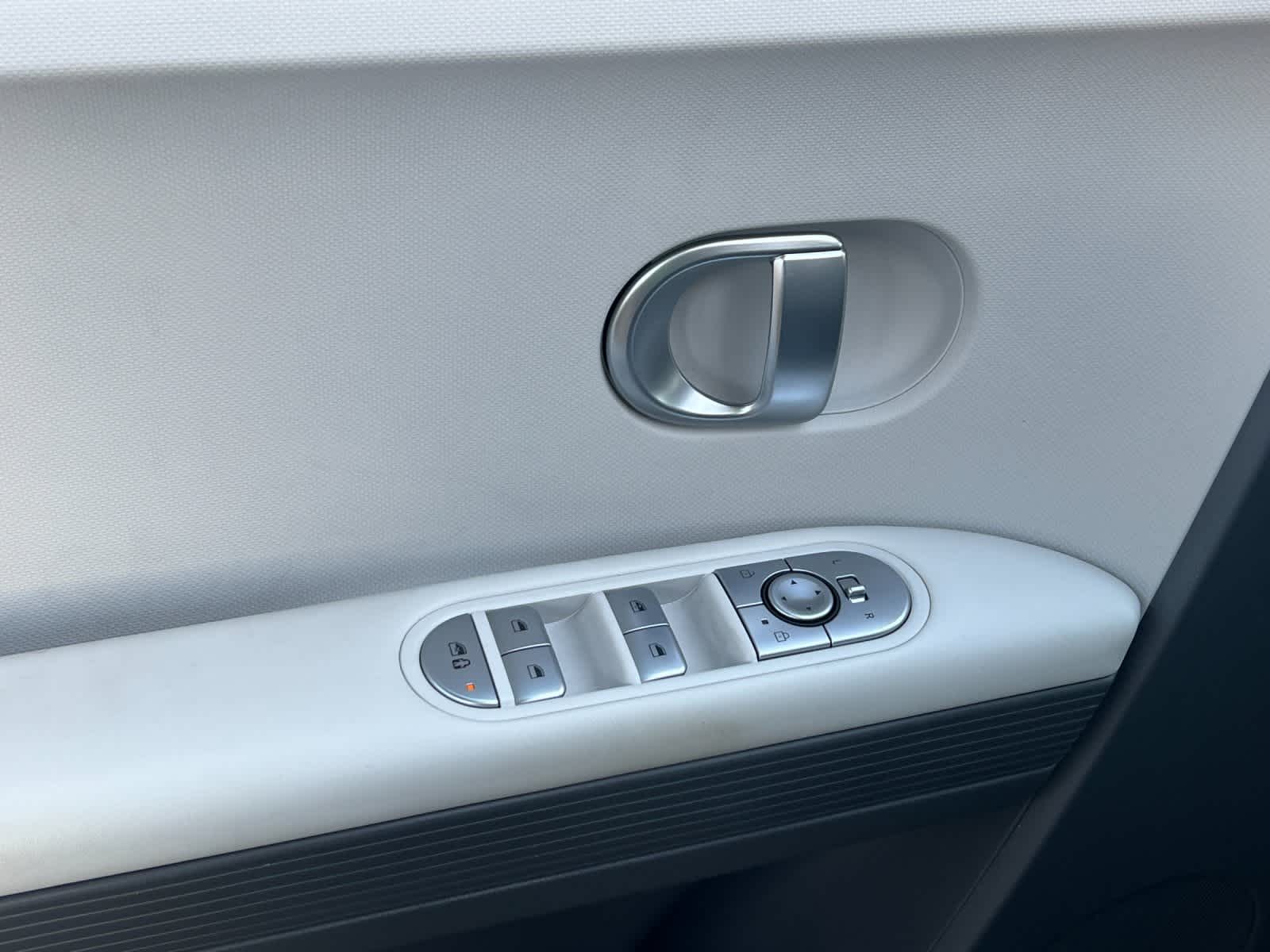 Thumbnail: 2023 Hyundai Ioniq 5 - 12