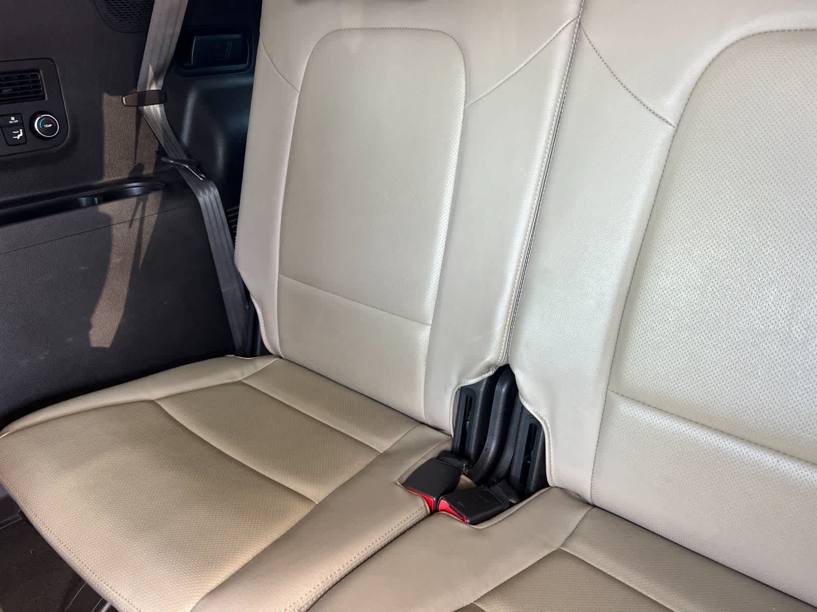 Thumbnail: 2015 Hyundai Santa Fe - 16