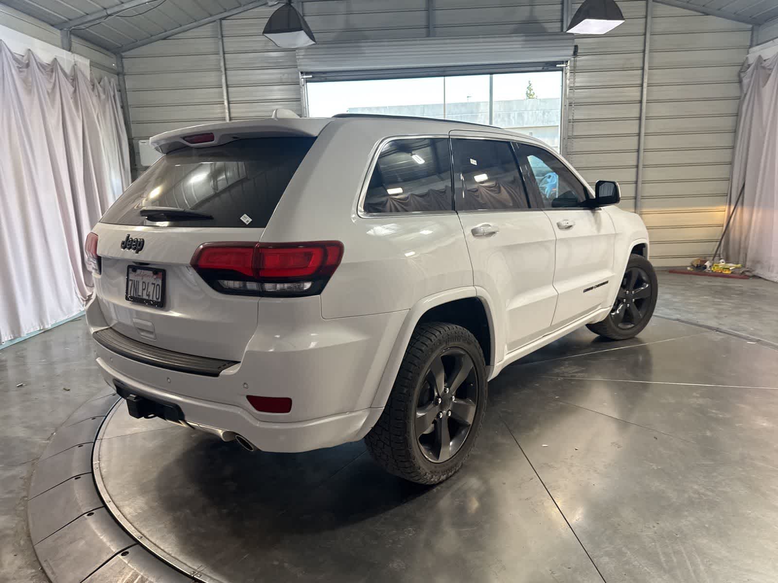 Thumbnail: 2015 Jeep Grand Cherokee - 5