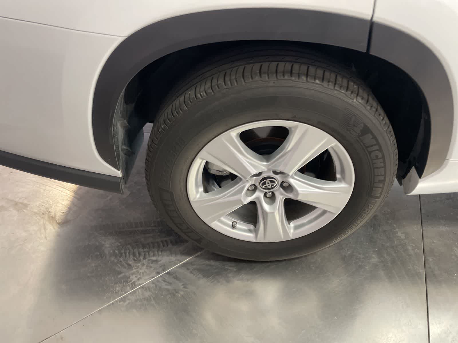 Thumbnail: 2023 Toyota Highlander - 14