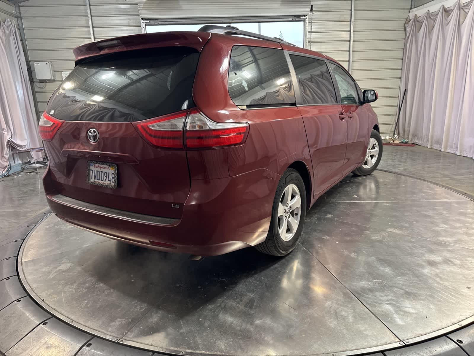 Thumbnail: 2017 Toyota Sienna - 5