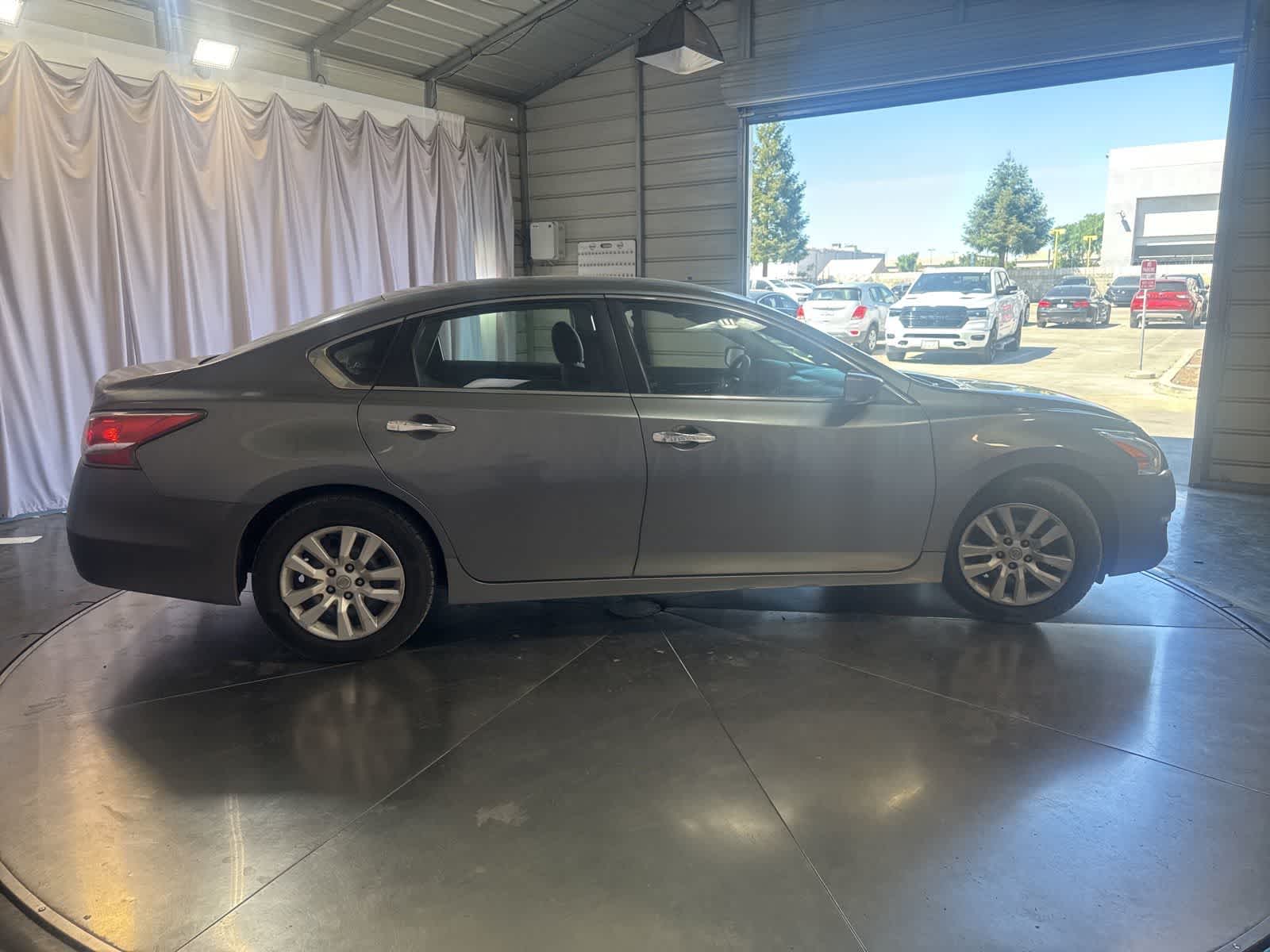 2015 Nissan Altima 2.5 S photo 2