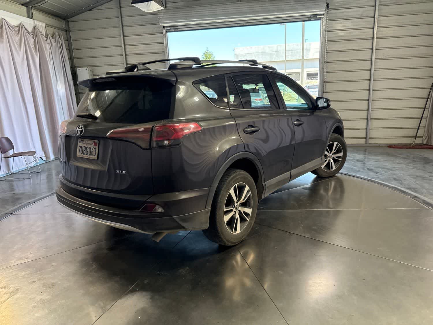 2016 Toyota RAV4 XLE photo 4