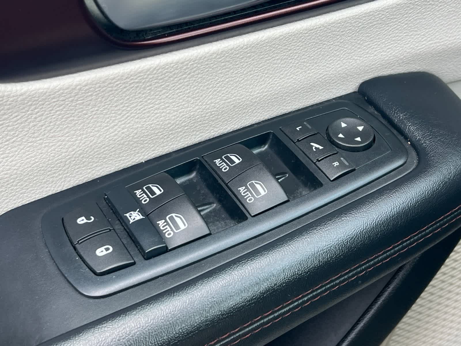 Thumbnail: 2017 Chrysler Pacifica - 13