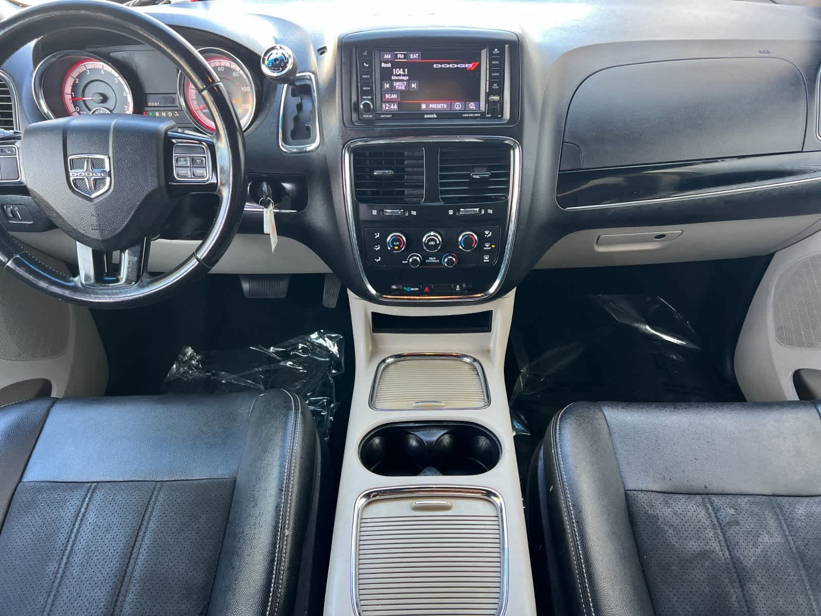 Thumbnail: 2019 Dodge Grand Caravan - 3